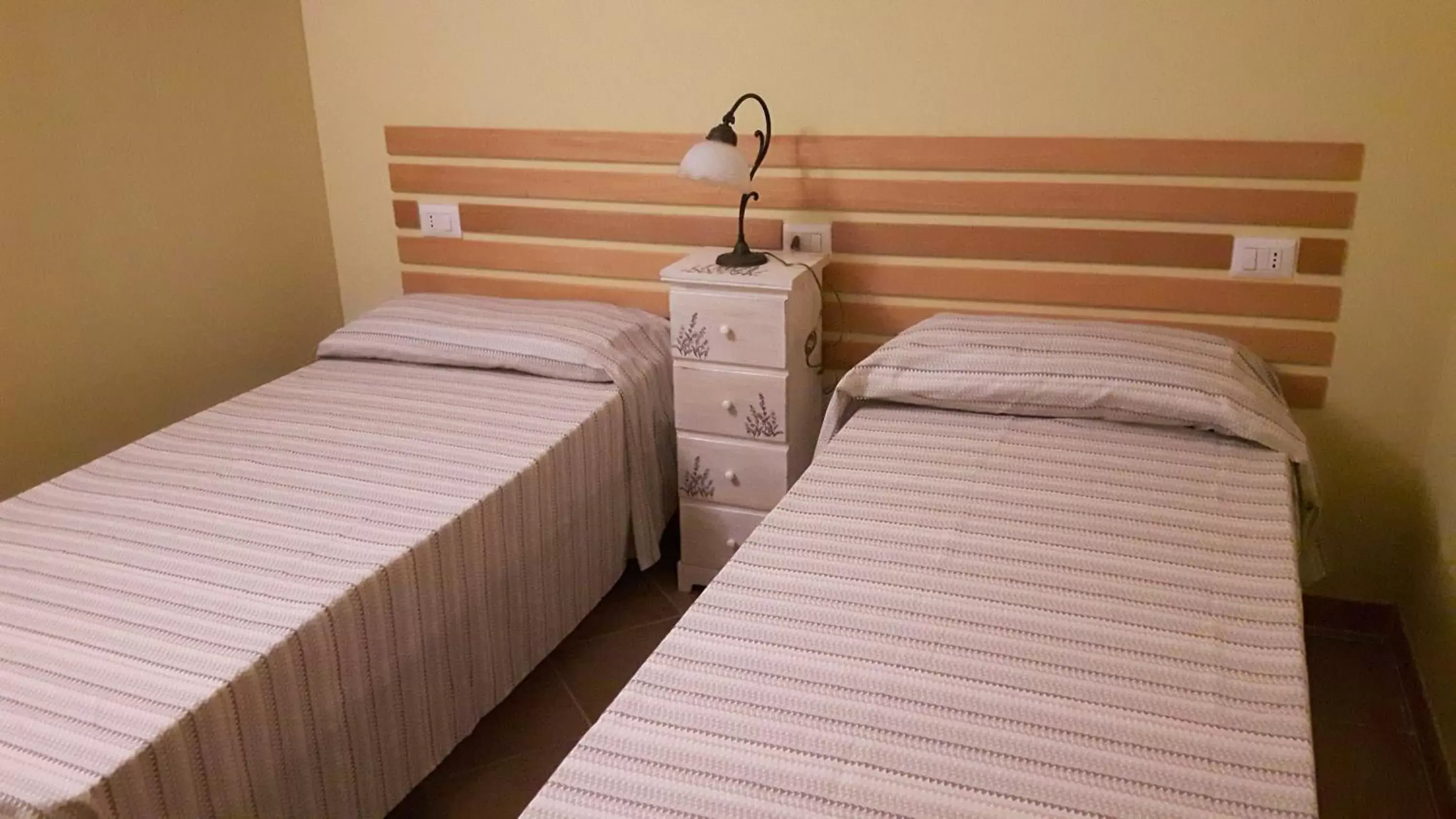 Triple Room - single occupancy in B&B La villetta rossa Triple Room - single occupancy in B&B La villetta rossa