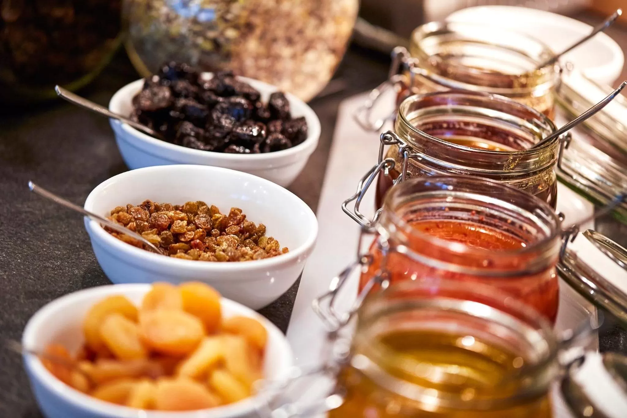 Buffet breakfast in Hotel Mercure Poznań Centrum