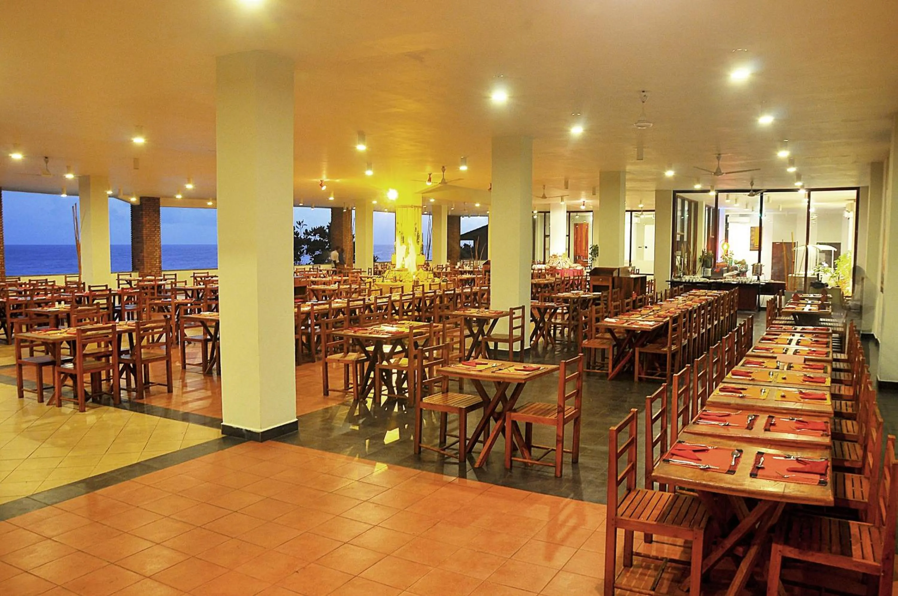 Restaurant/places to eat in The Long Beach Resort & Spa