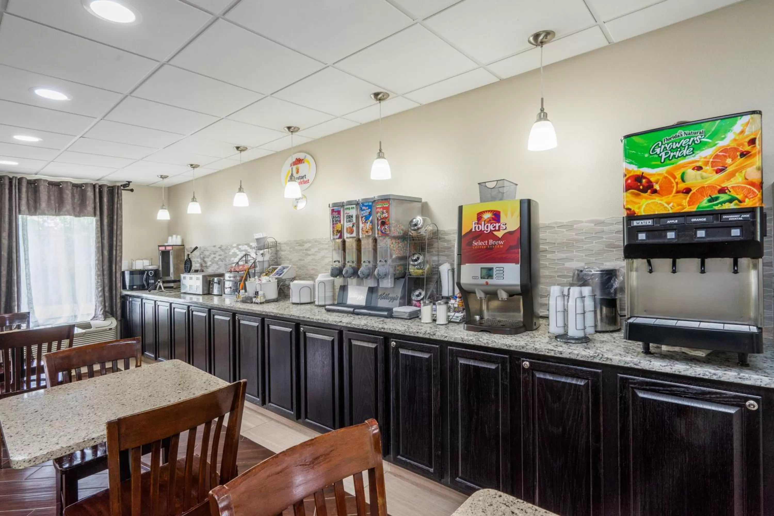 Coffee/tea facilities in Super 8 by Wyndham Knoxville West/Farragut