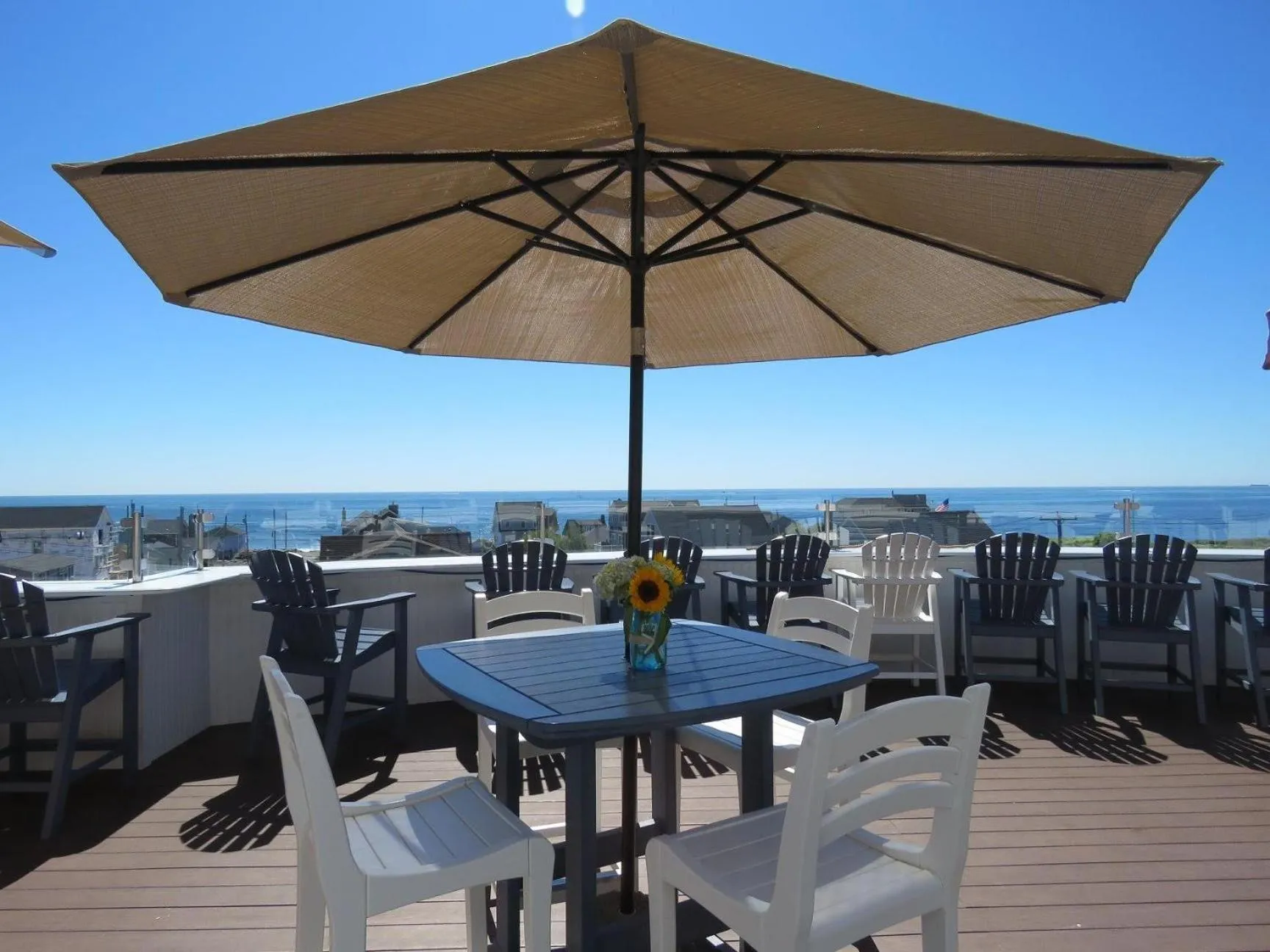 Restaurant/places to eat in The Break Hotel