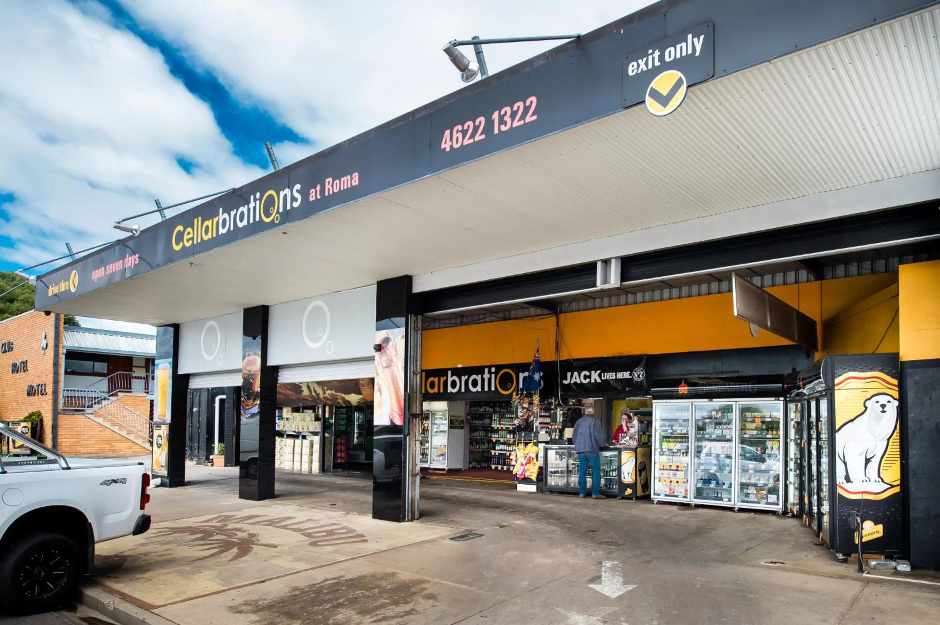 Alcoholic drinks, Facade/Entrance in Club Hotel Motel Roma