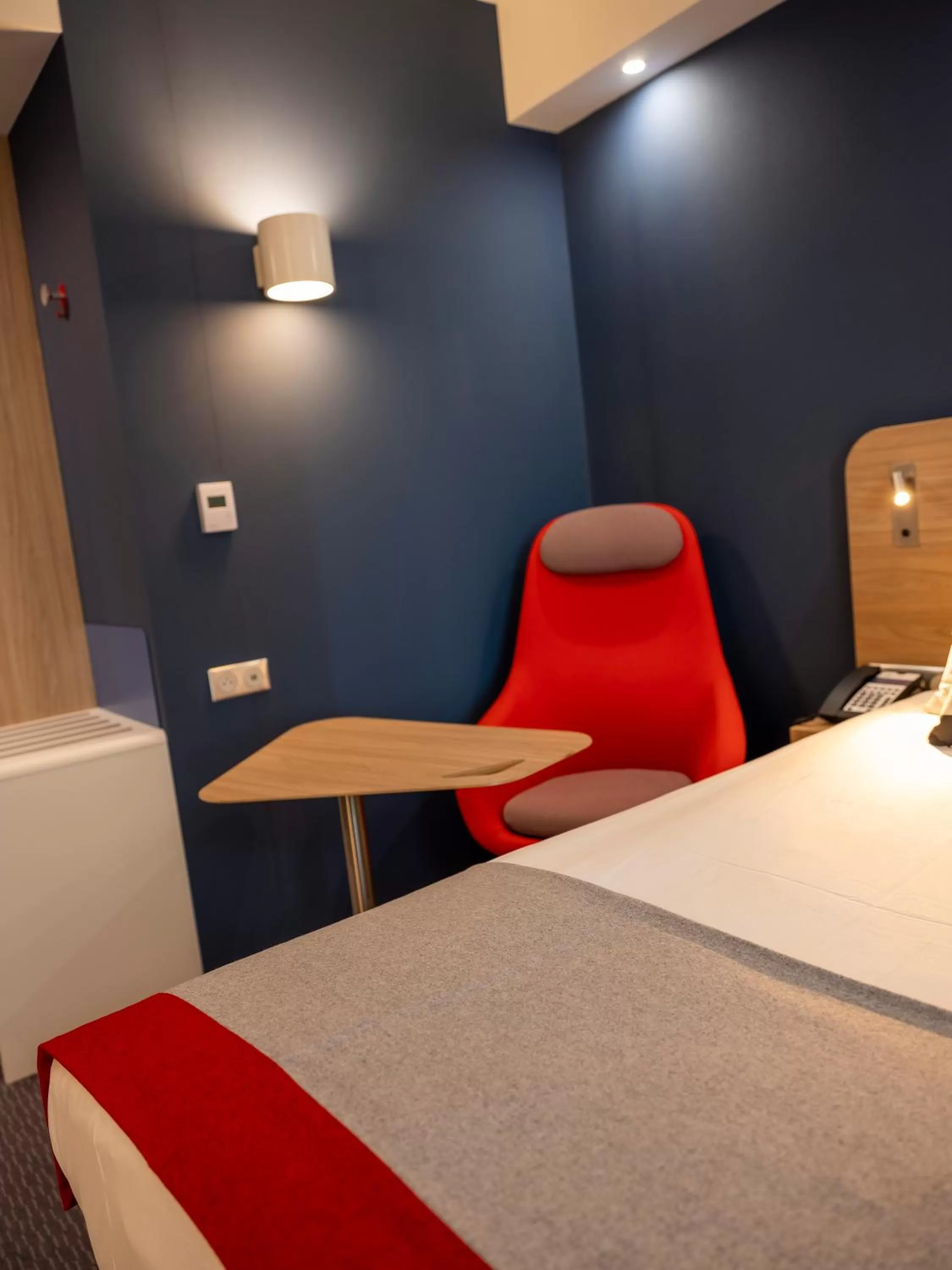 Decorative detail, Bed in Holiday Inn Express - Nice - Grand Arenas by IHG