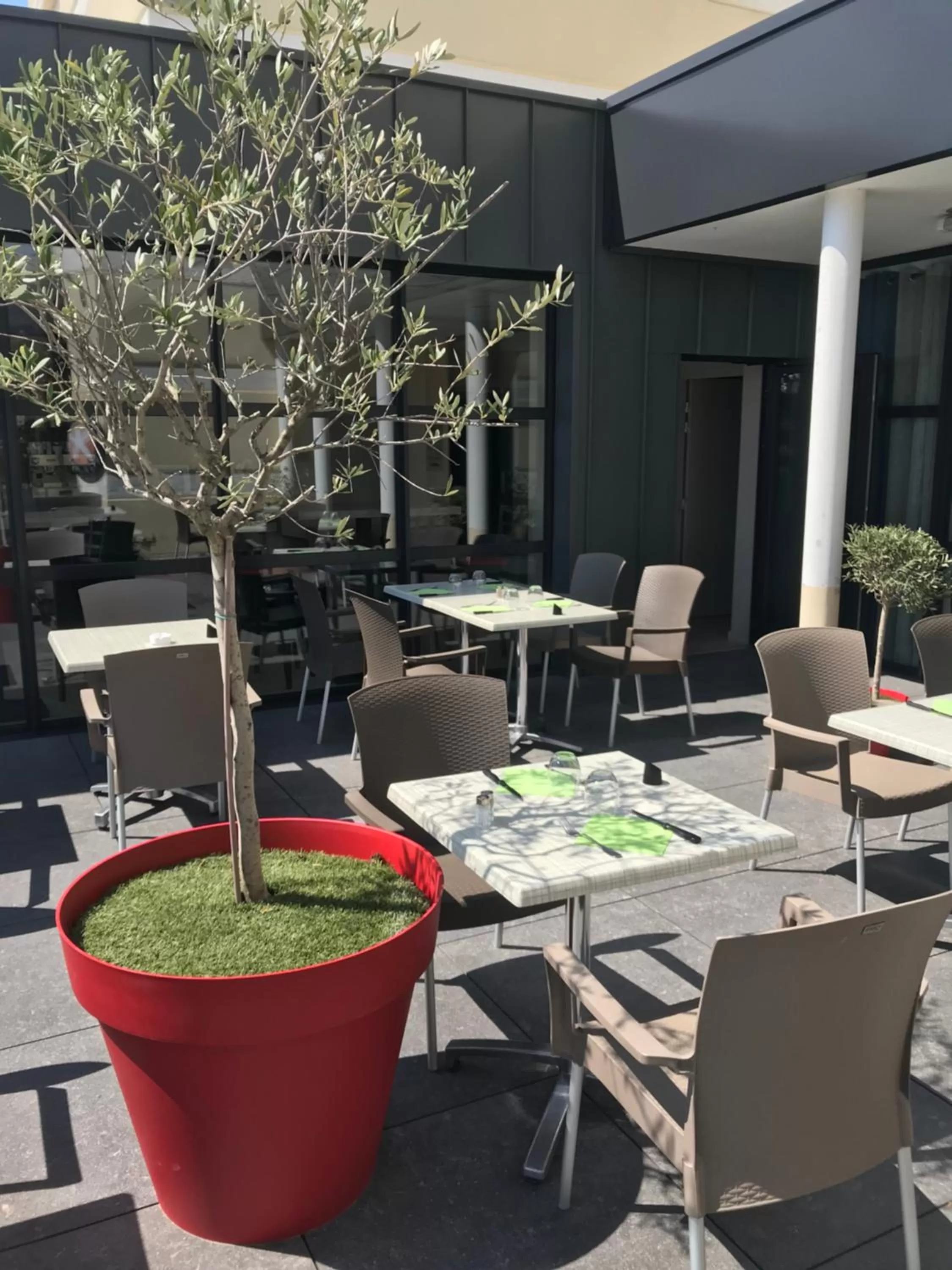 Balcony/Terrace in The Originals City, Hôtel Hélios, Roanne Nord