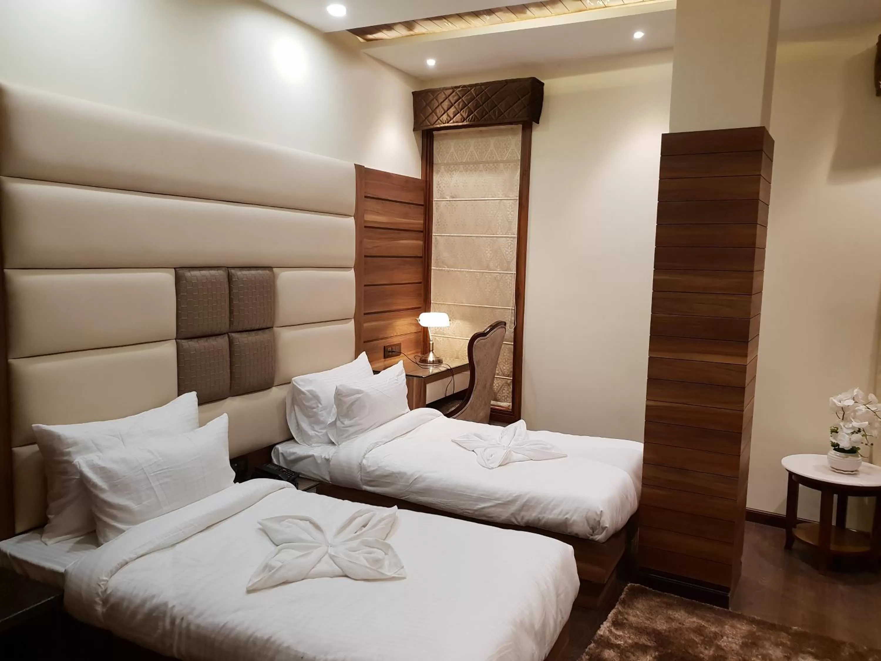 Bed in Hotel Makhan Residency