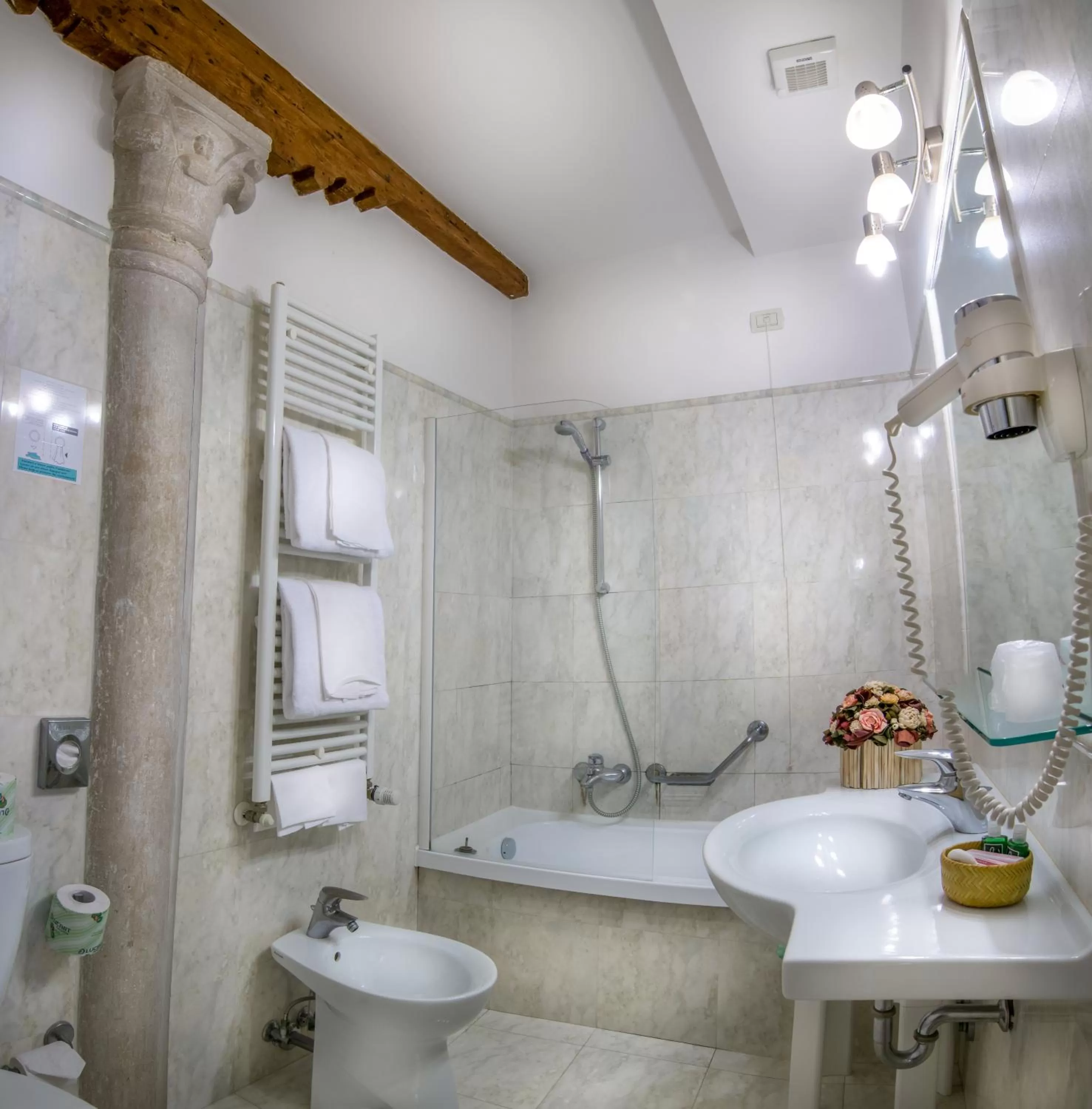 Bathroom in Palazzo Marcello Hotel Al Sole