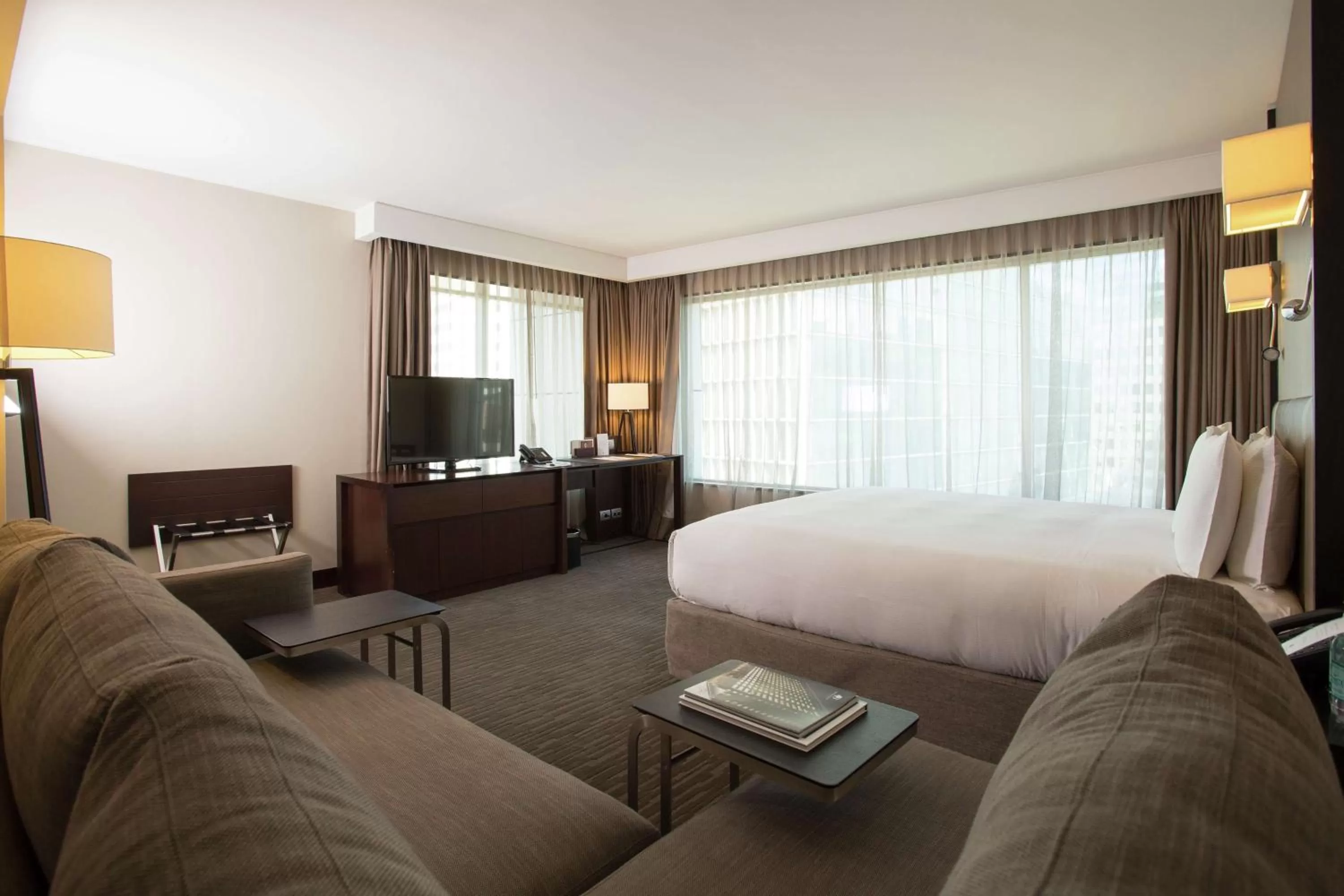 Living room, Bed in DoubleTree by Hilton Santiago - Vitacura