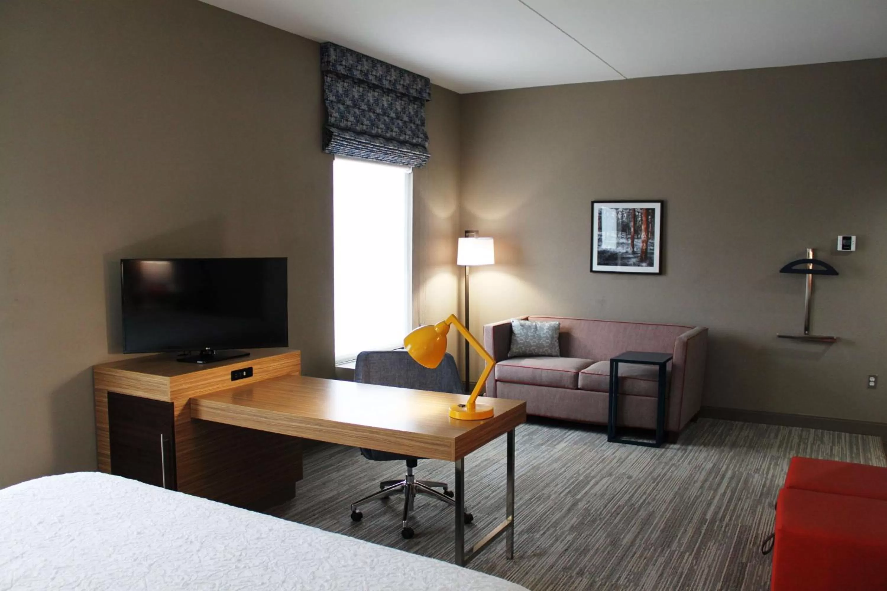 Bedroom, Bed in Hampton Inn Forsyth