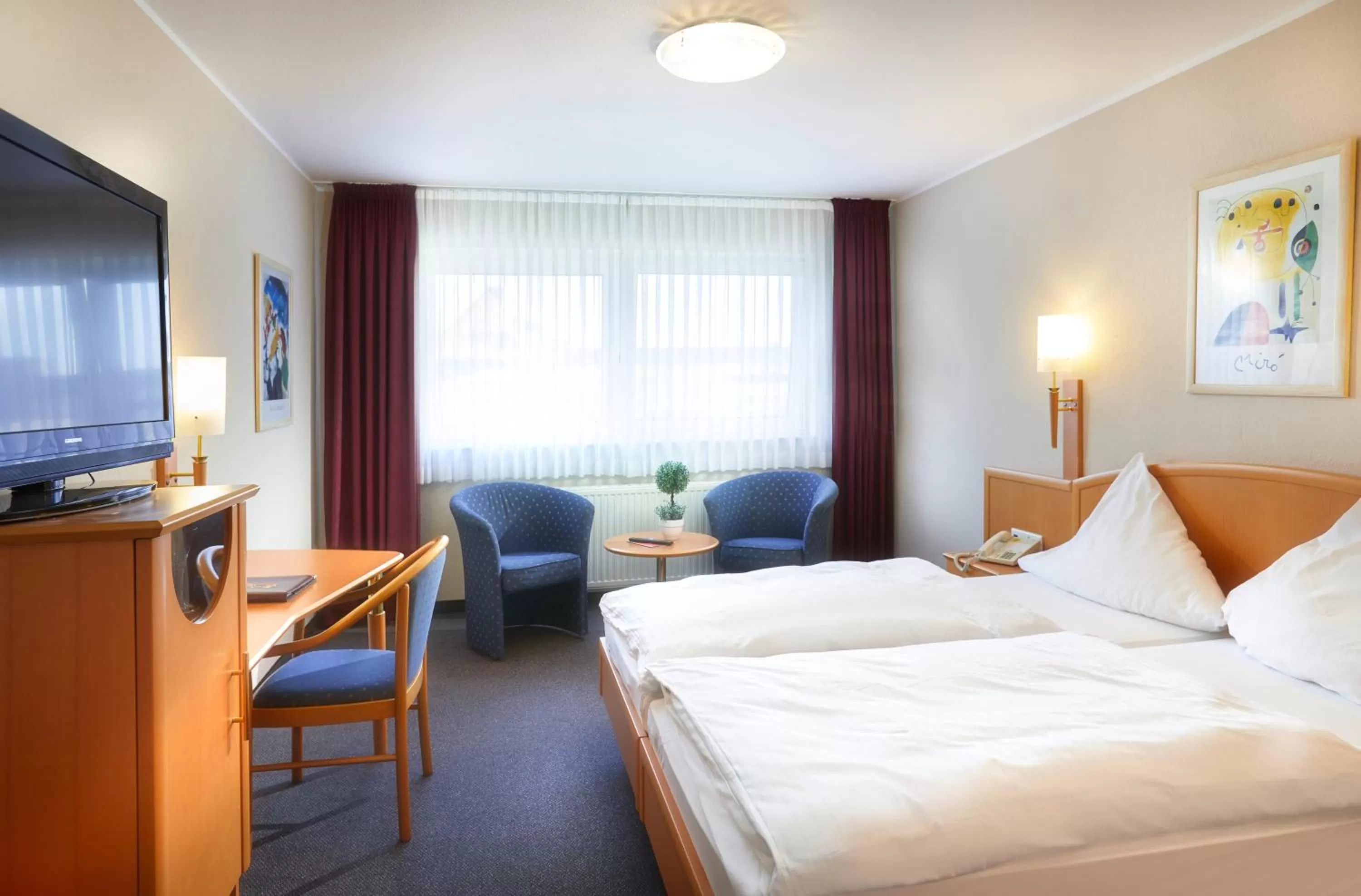 Photo of the whole room, Bed in Hotel Schünemann