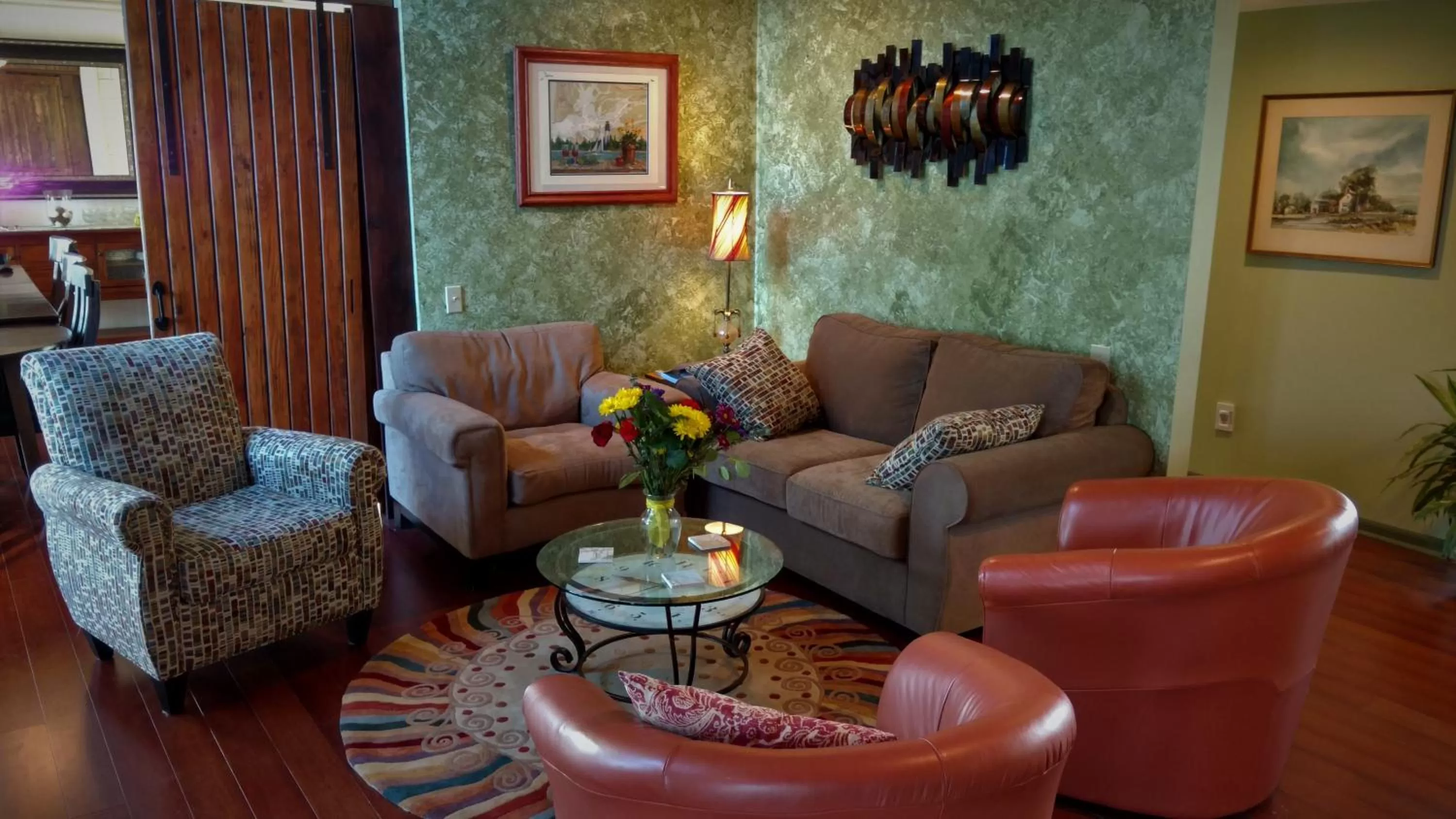 Living room in Greenhouse Inn by the Bay