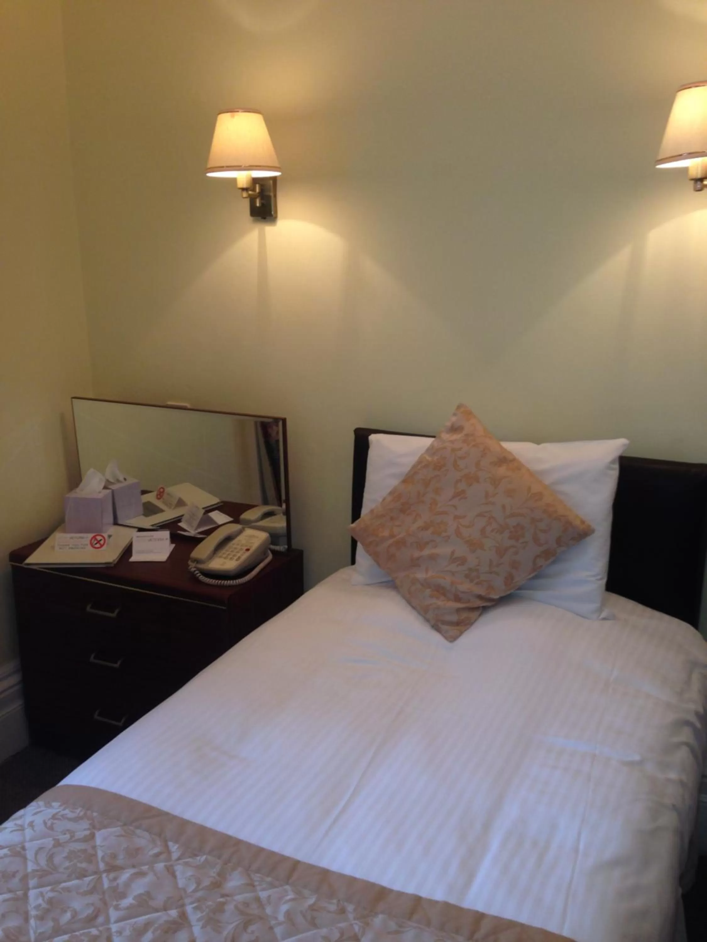 Bedroom in Hotel Victoria