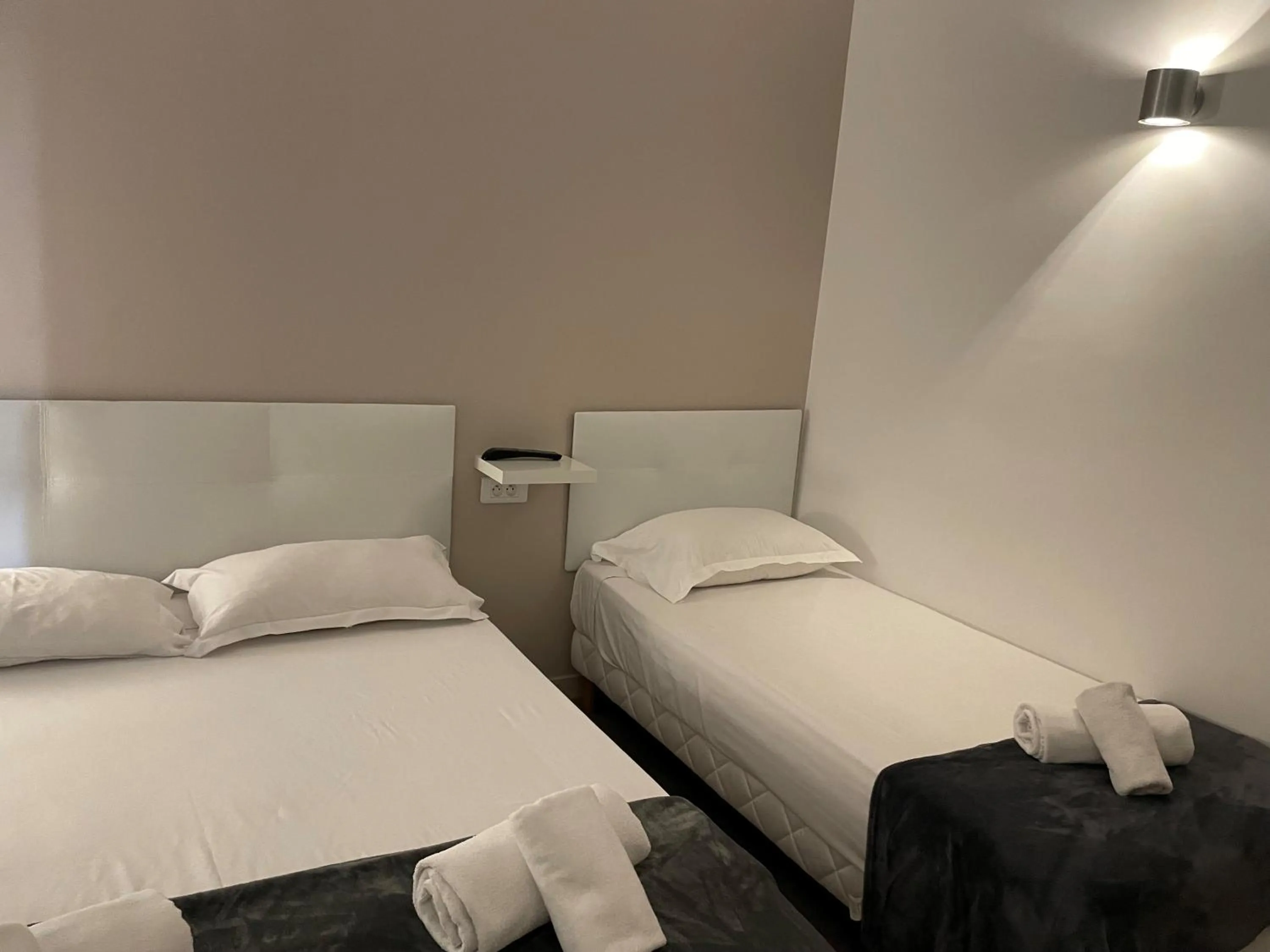 Photo of the whole room, Bed in Hôtel Anna Livia