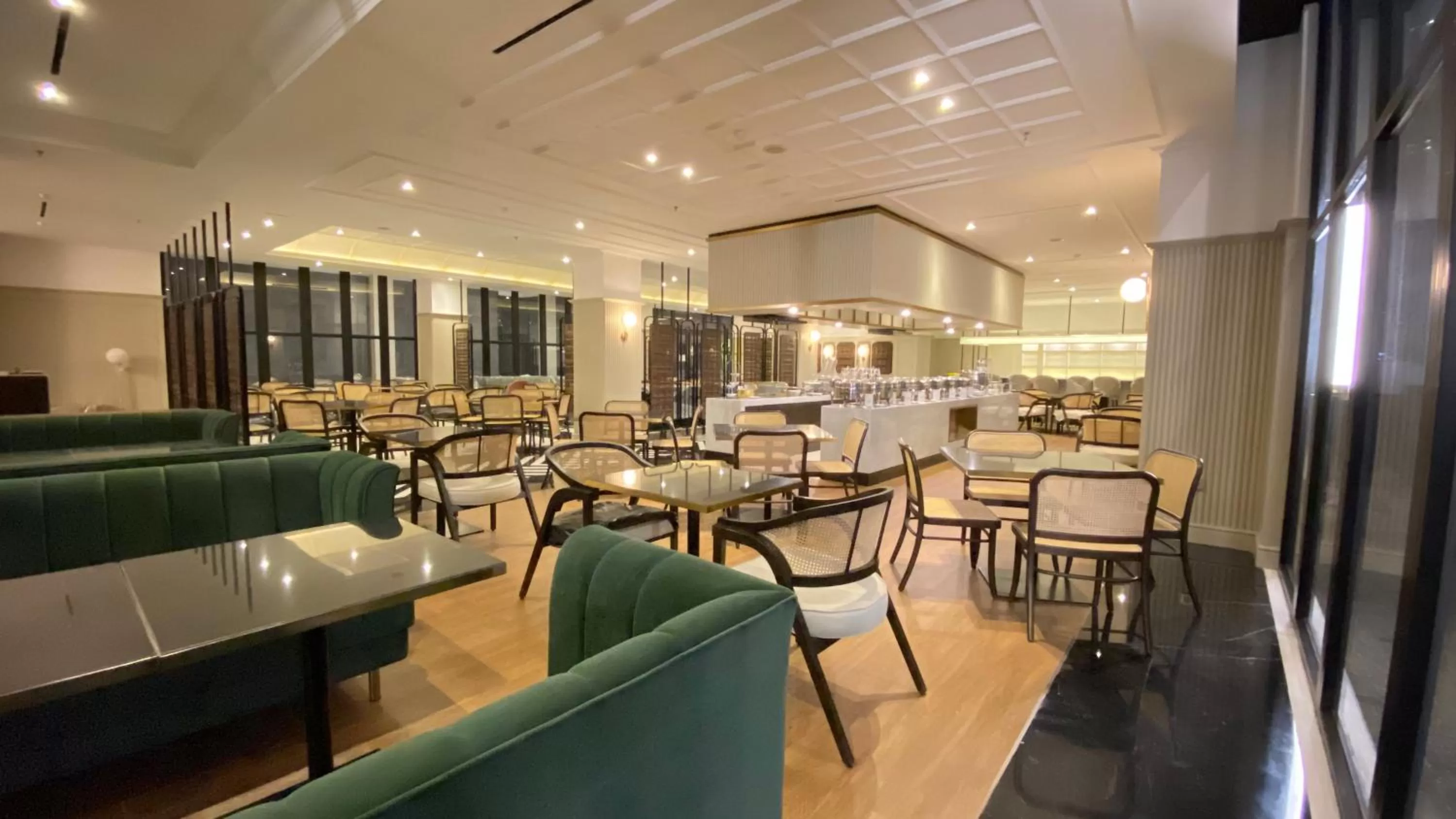 Restaurant/Places to Eat in Maia Hotel Jakarta