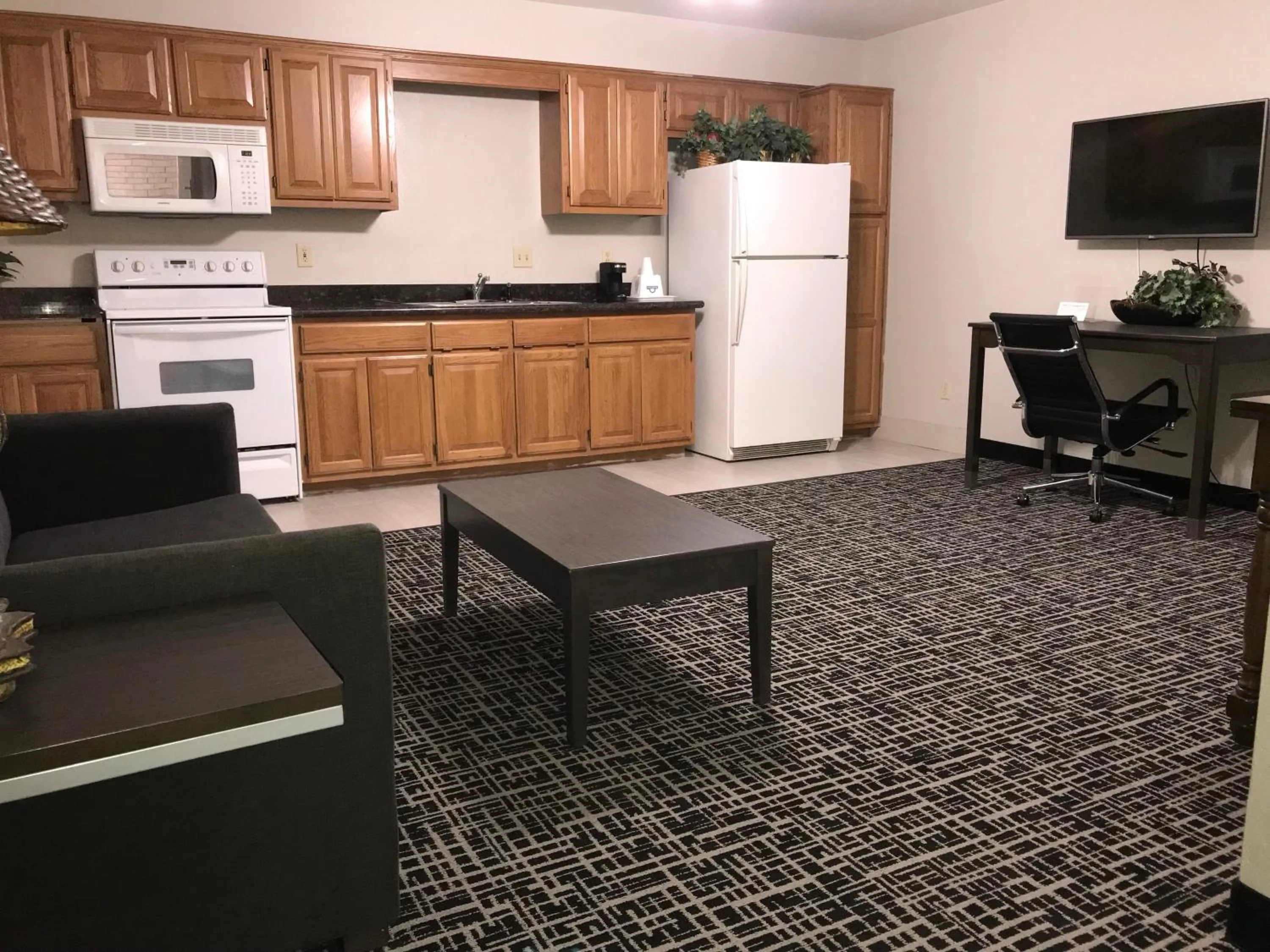 Living room in Days Inn by Wyndham Grove