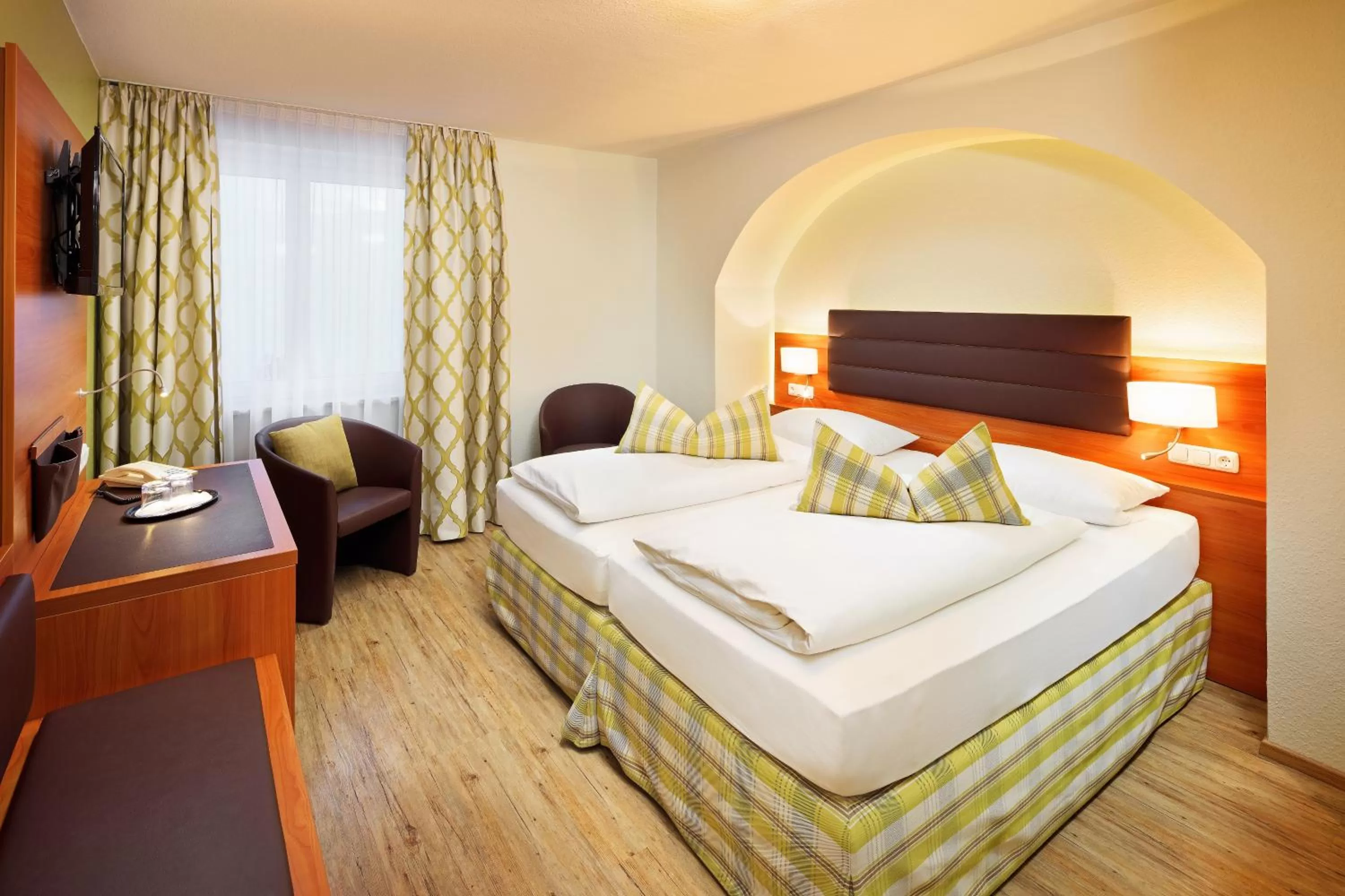 Photo of the whole room, Bed in Altstadthotel "Zum Hechten"