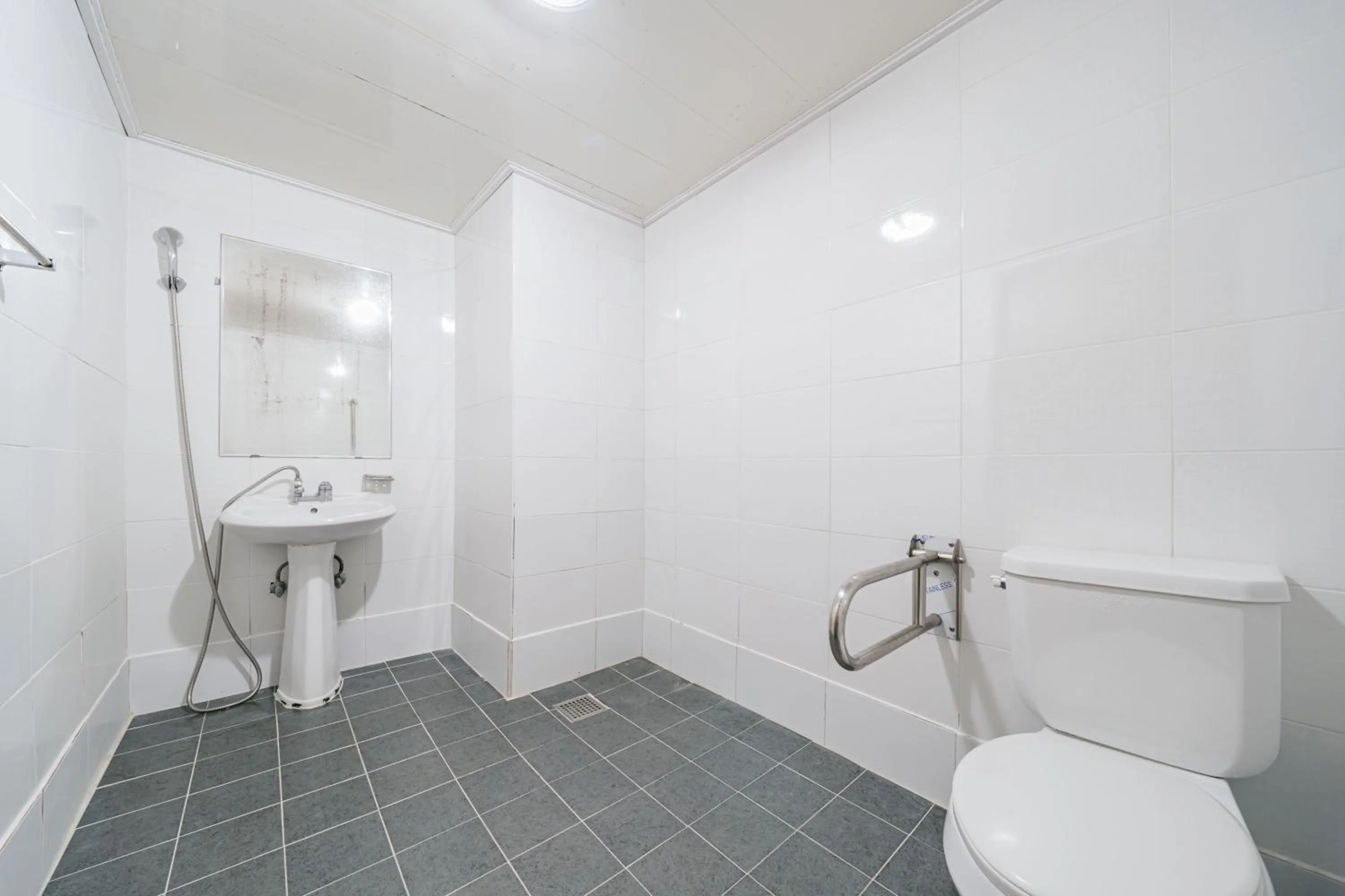 Bathroom in Miju Hotel