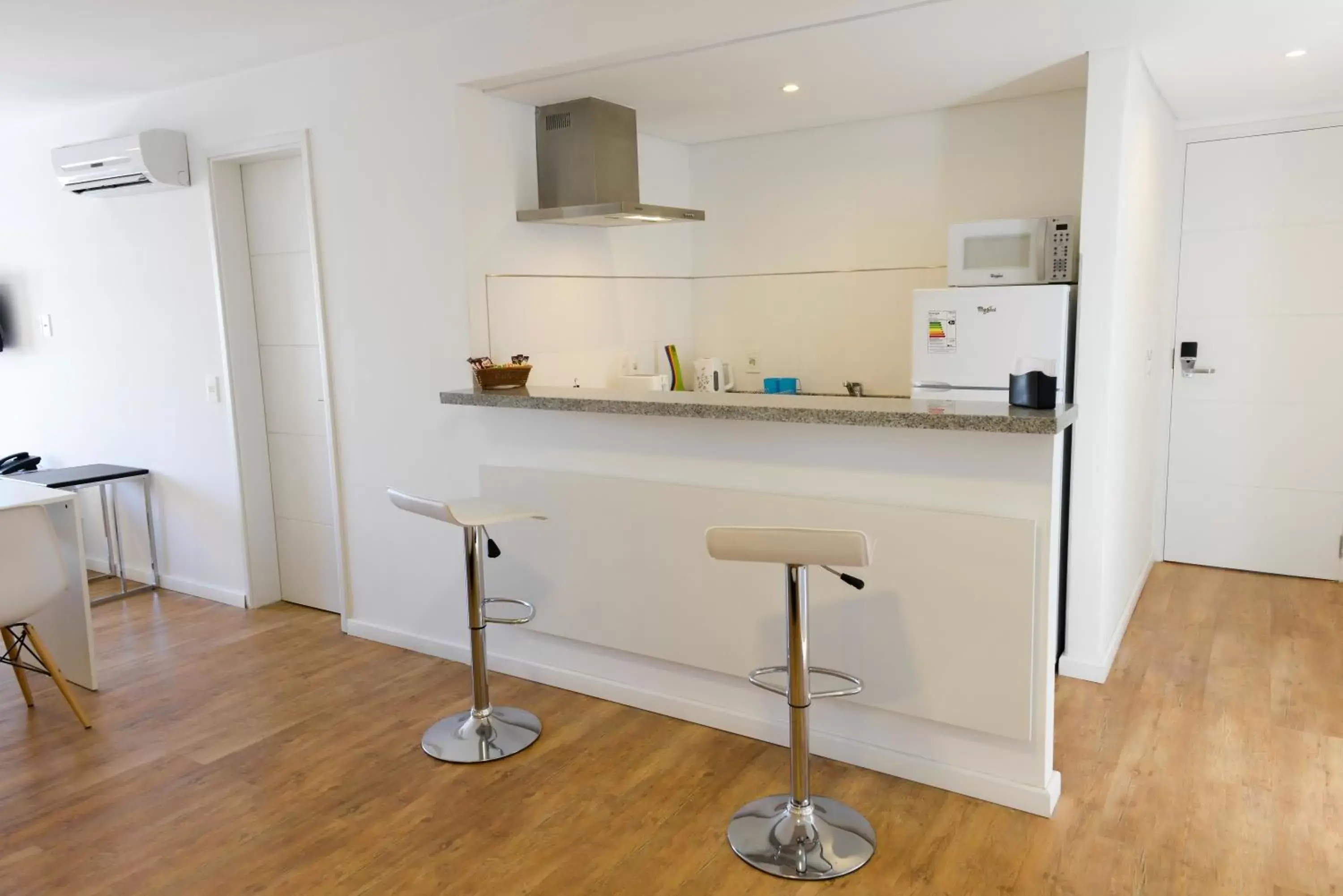 Standard Double Room in Mérit Montevideo Apart & Suites Standard Double Room in Mérit Montevideo Apart & Suites