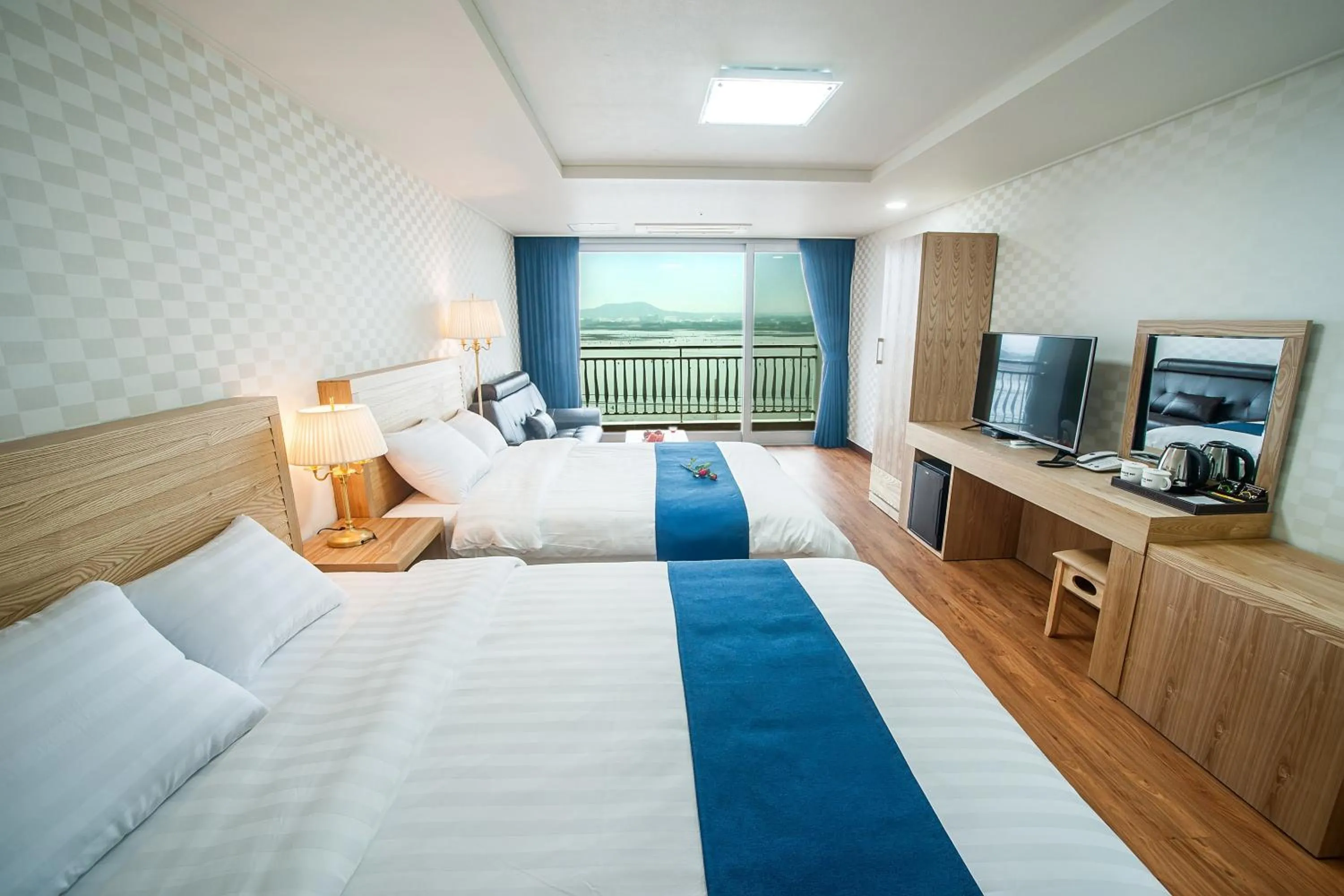 Shower, Bed in Breeze Bay Hotel