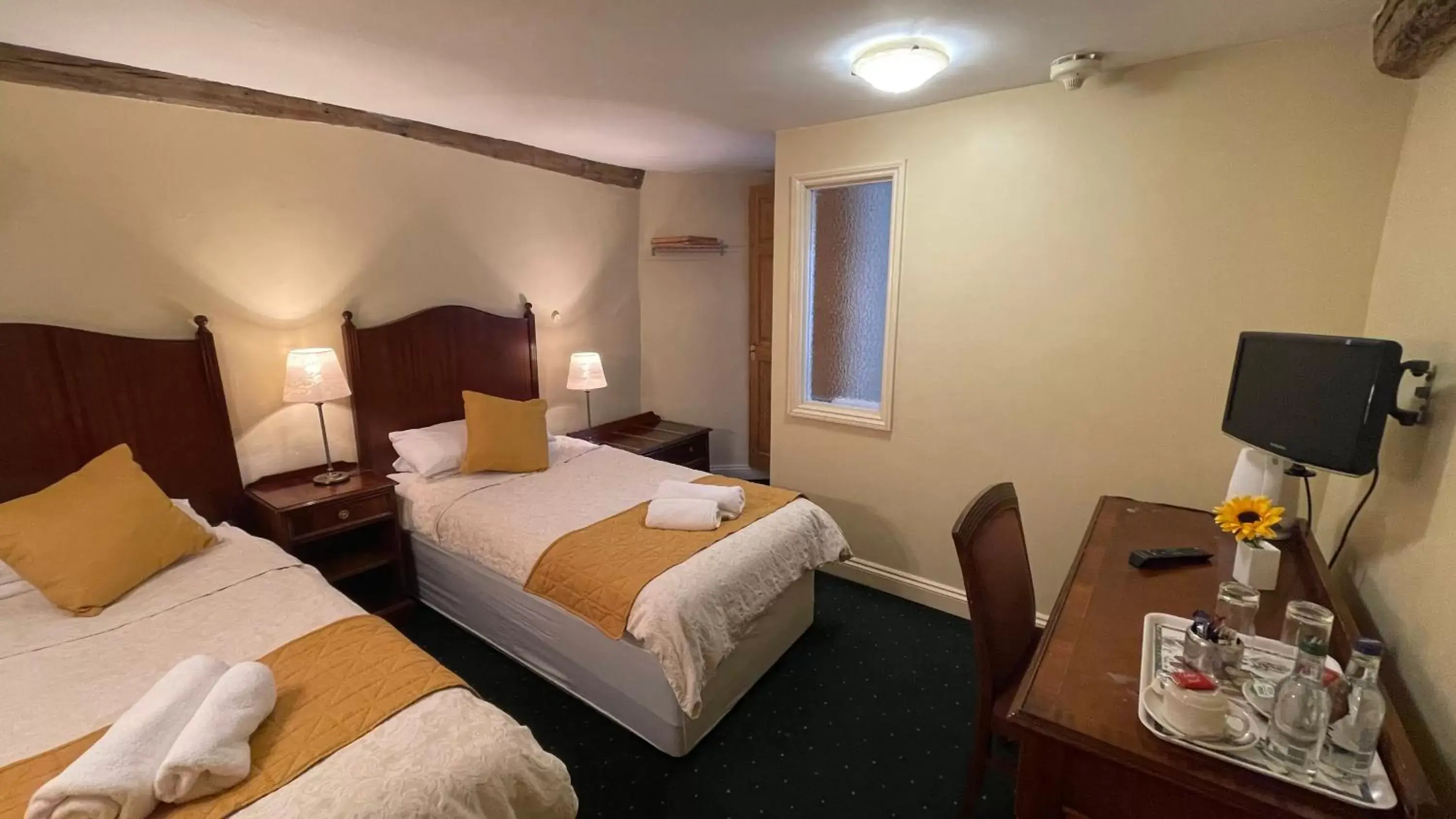 Twin Room in Crown Hotel Twin Room in Crown Hotel