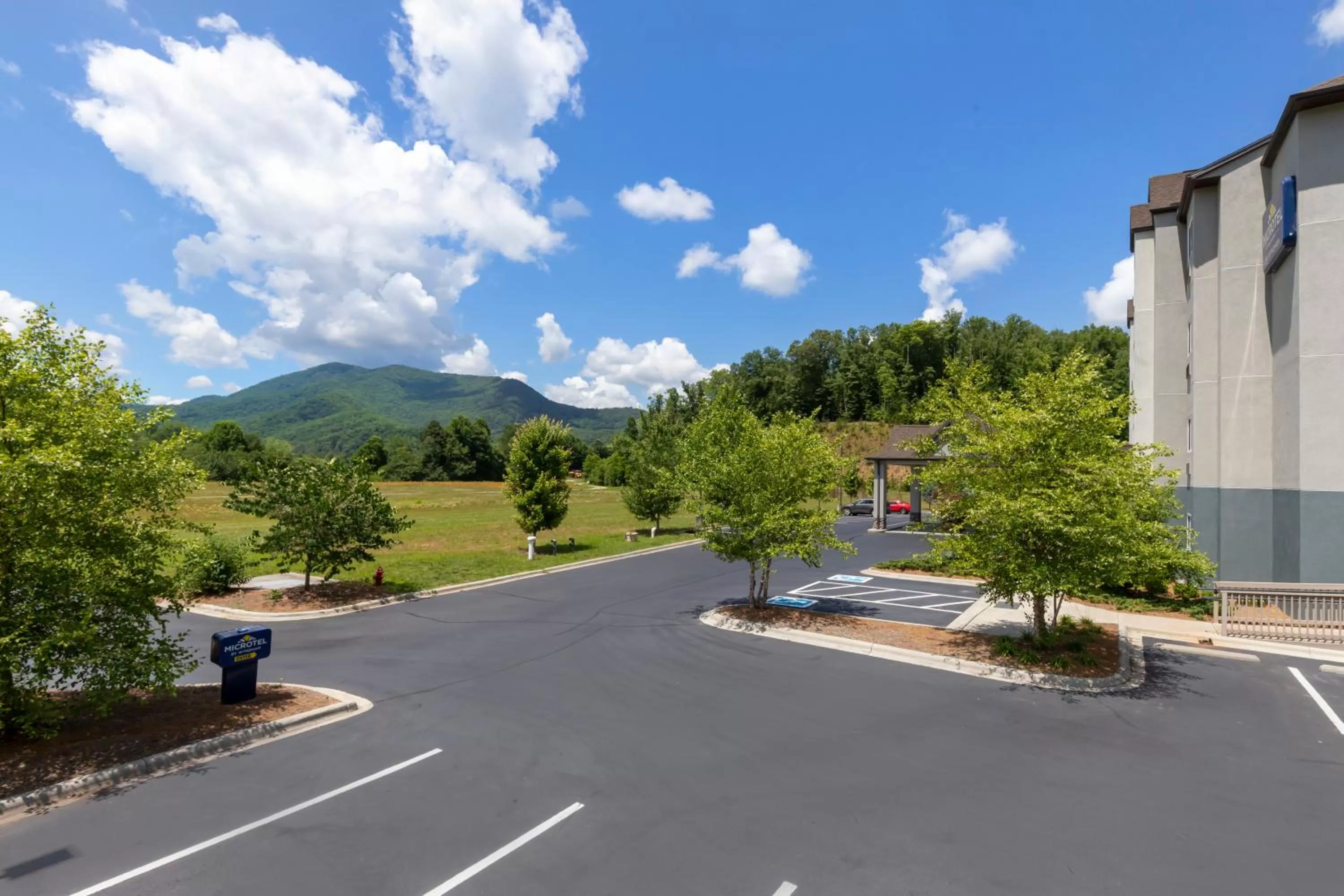 Property building in Microtel Inn & Suites Dillsboro/Sylva