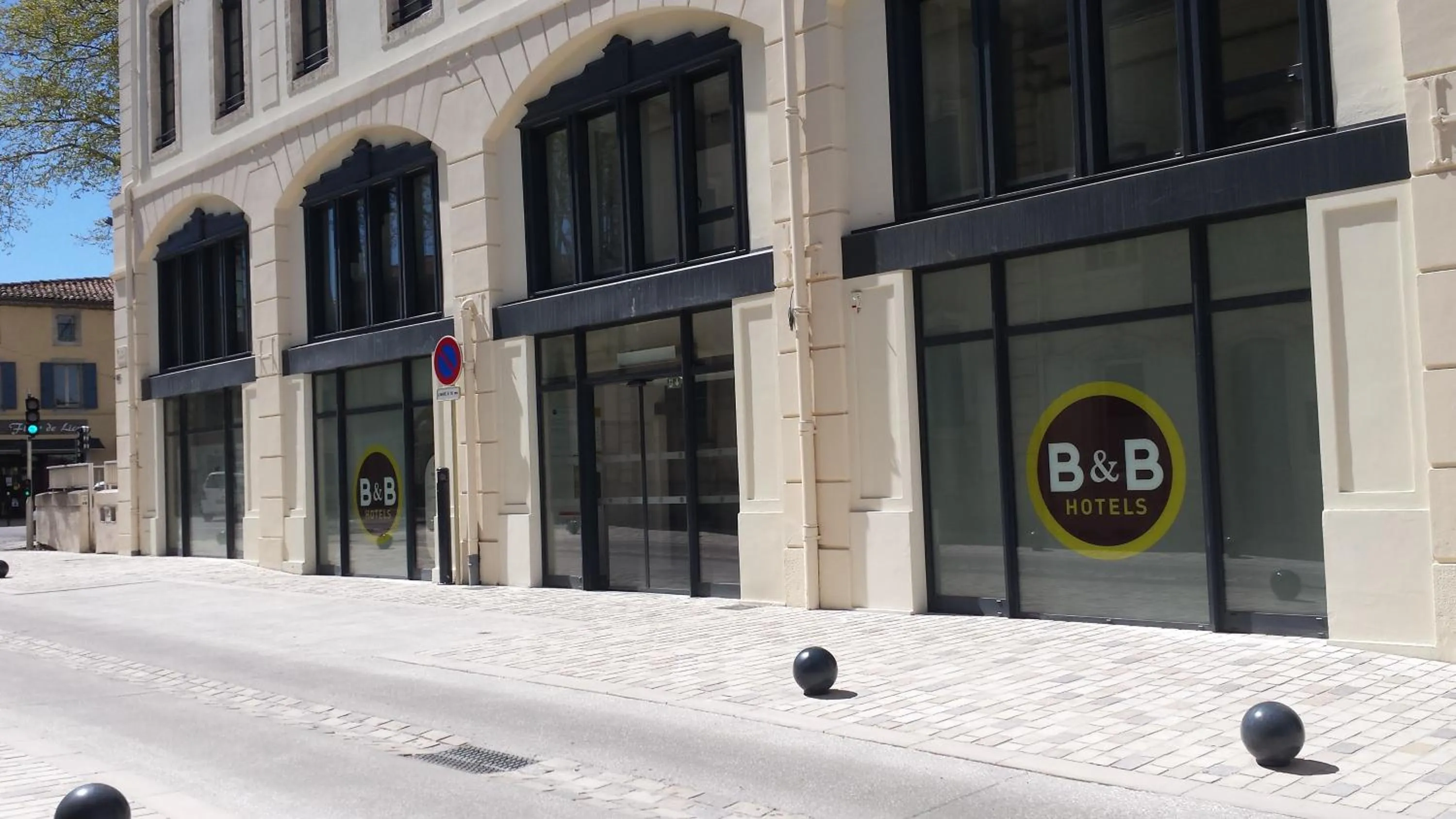 Property building in B&B HOTEL Castres Centre Gambetta