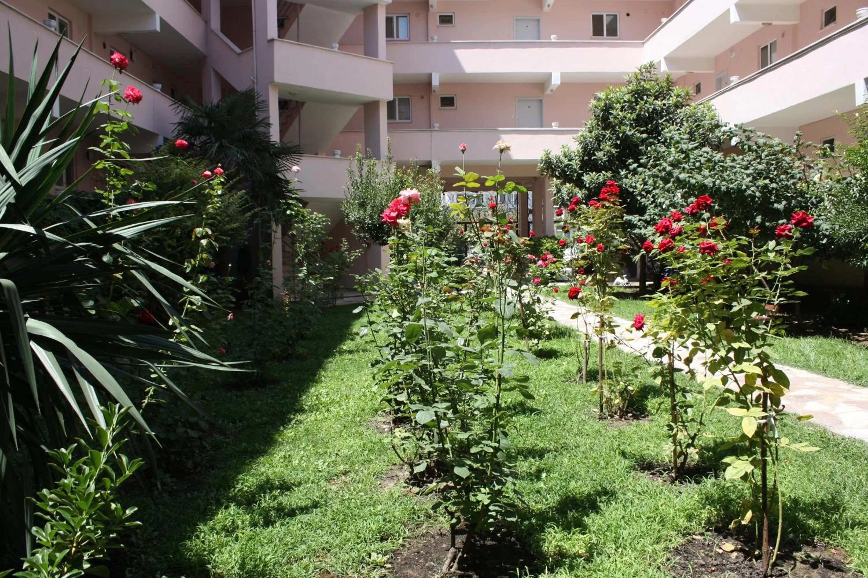 Garden in Orçin Apart Hotel