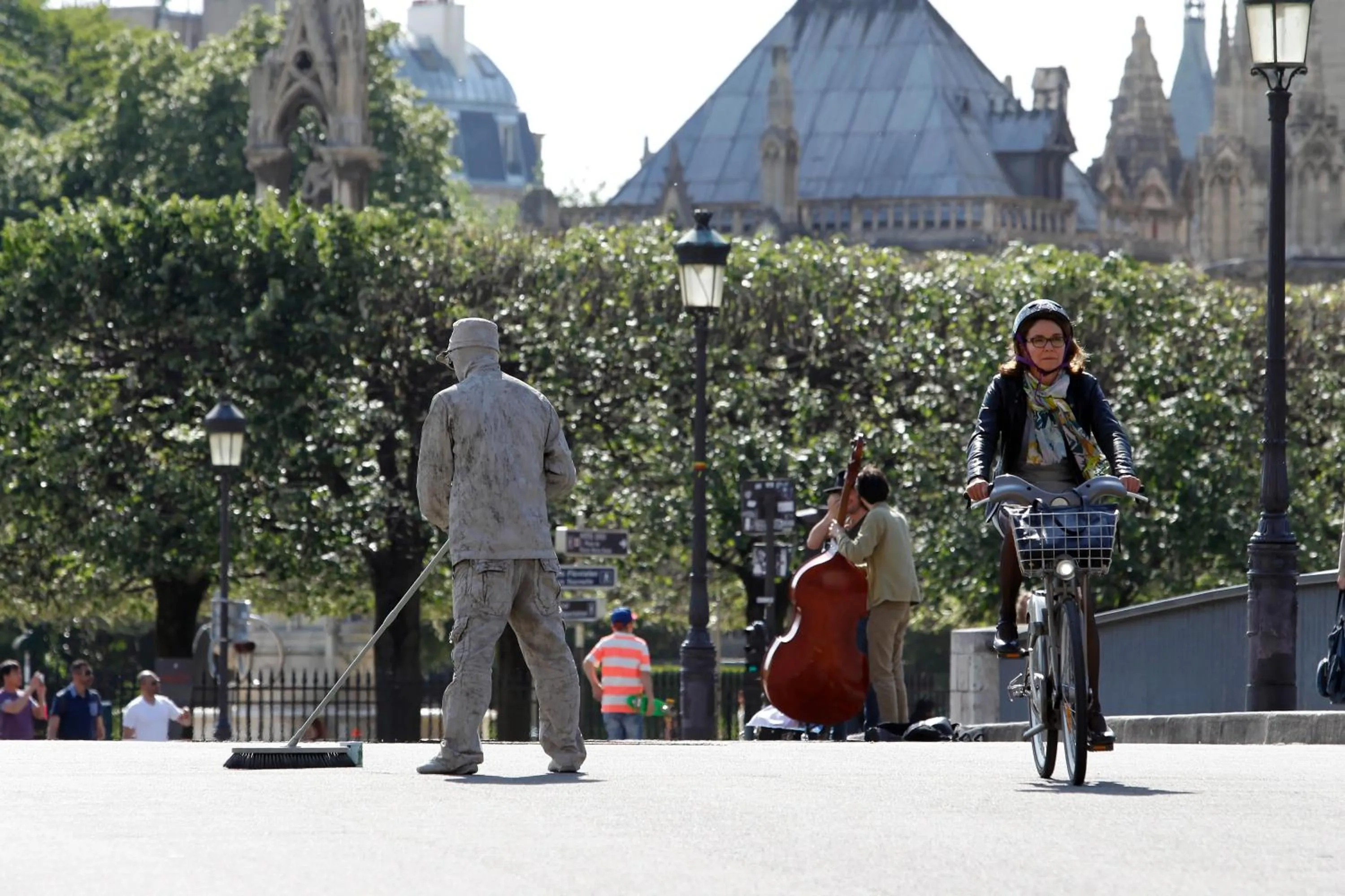 Activities in Hotel des Deux-Iles - Notre-Dame