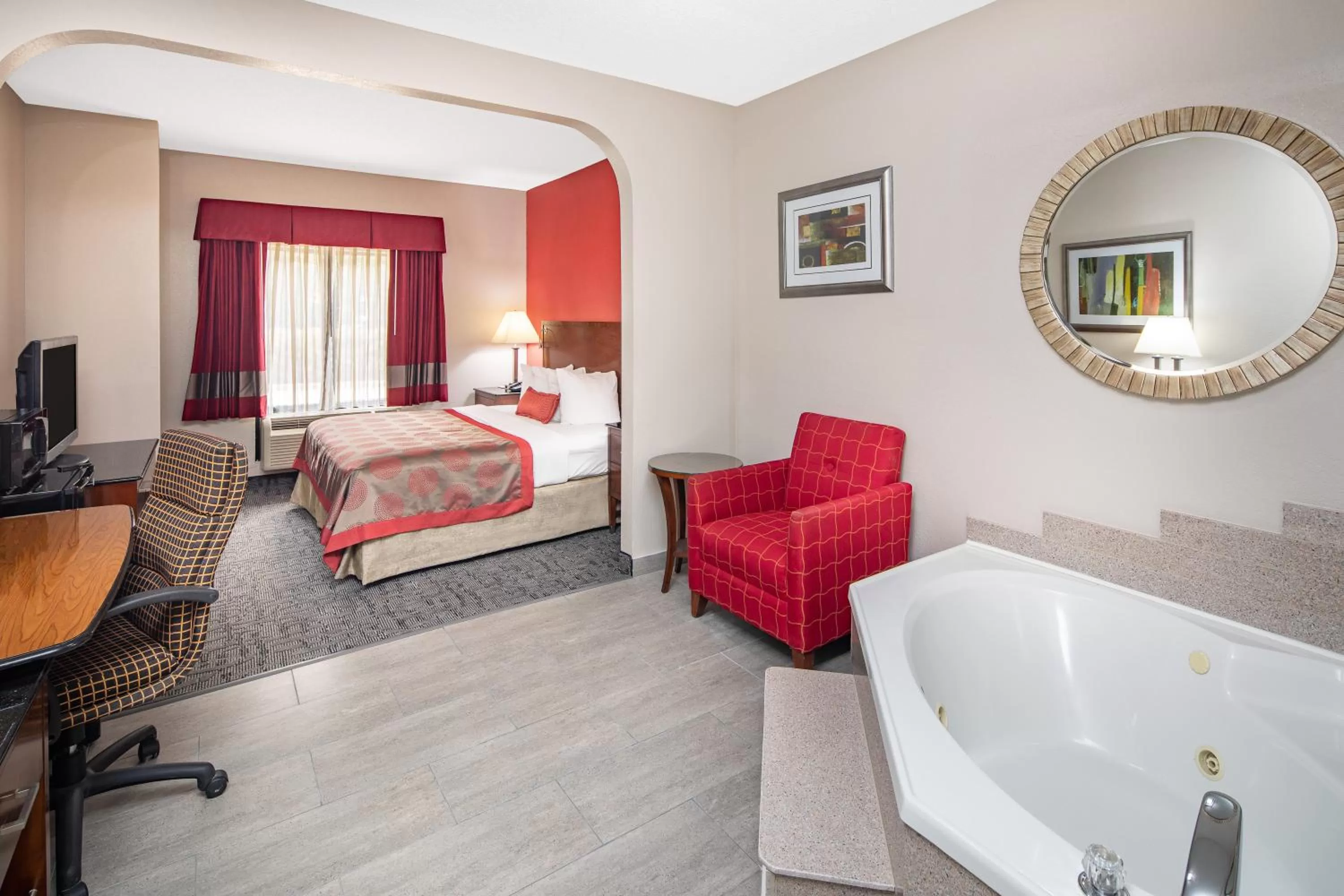 Hot Tub, Bed in Ramada by Wyndham Alpharetta Atlanta North