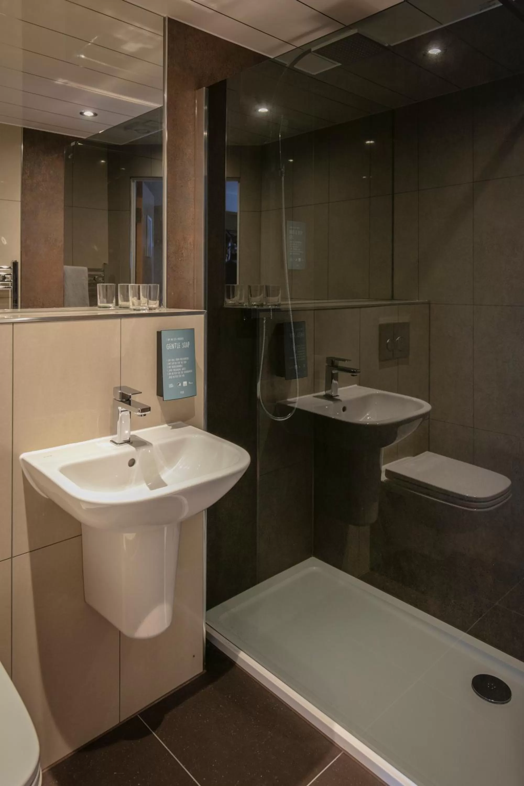 Shower in Invercarse Hotel Dundee, BW Signature Collection