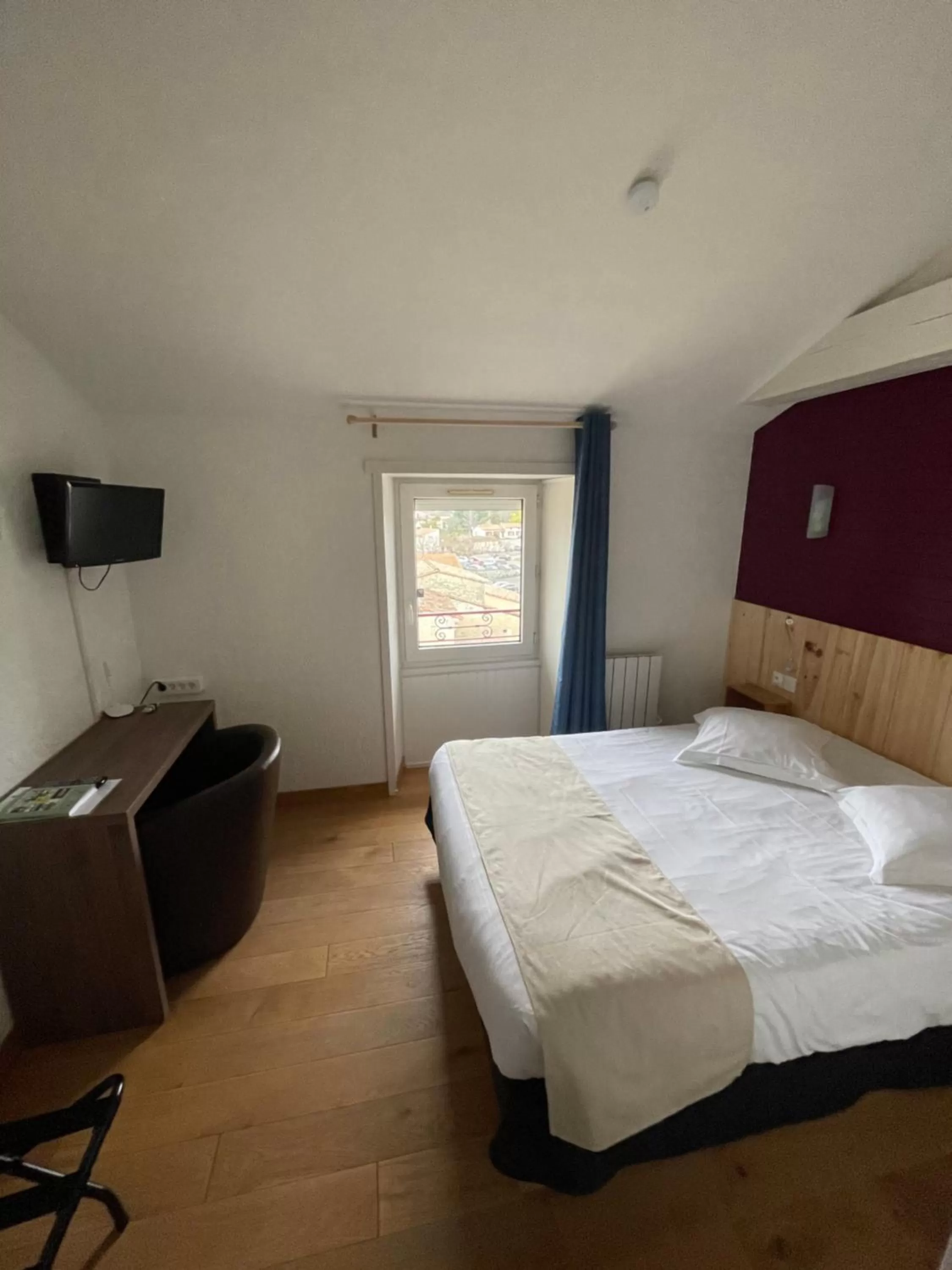 Bed in Hôtel Restaurant de l'Ecu