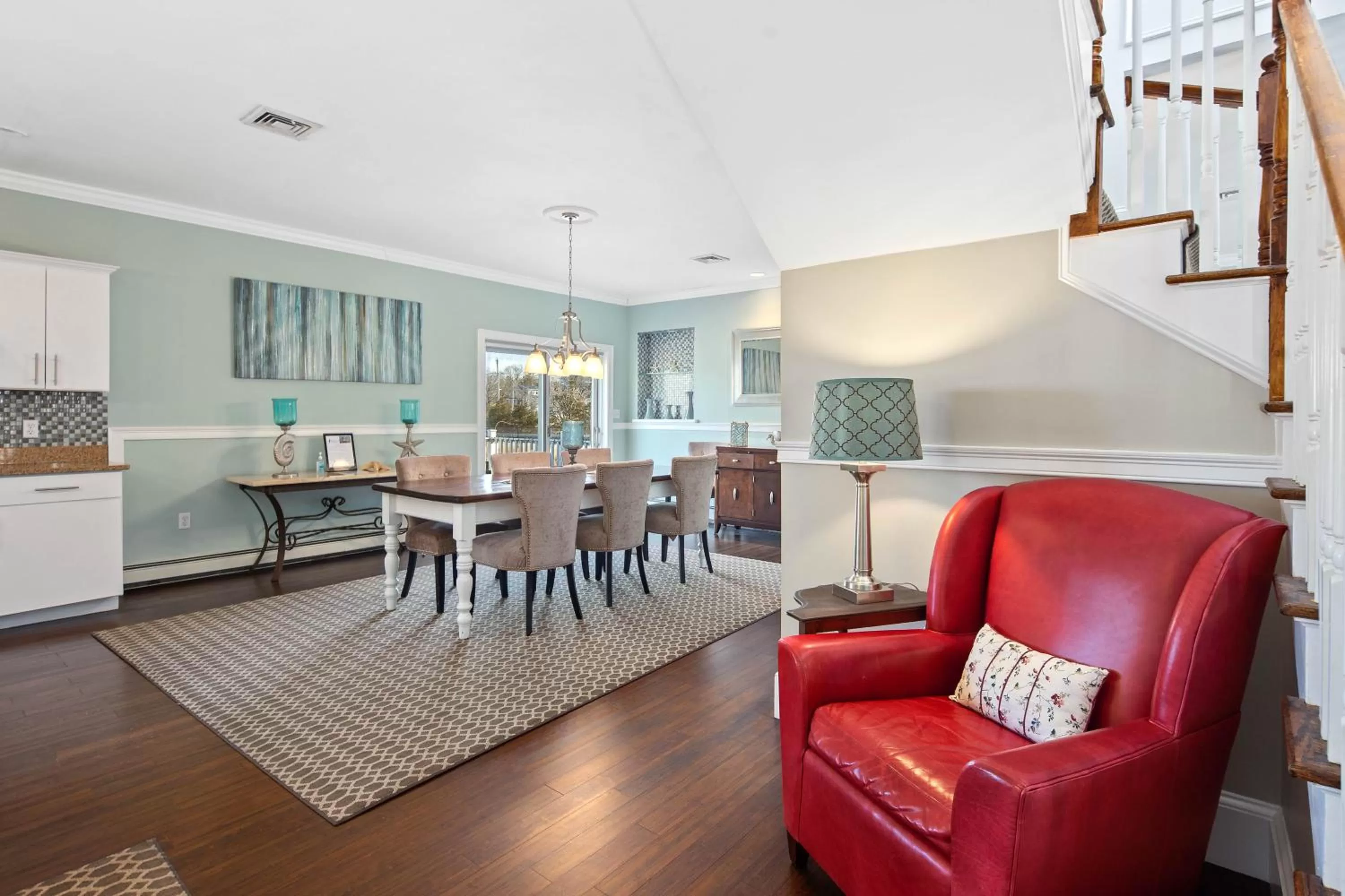 The Beacon Waterfront Inn