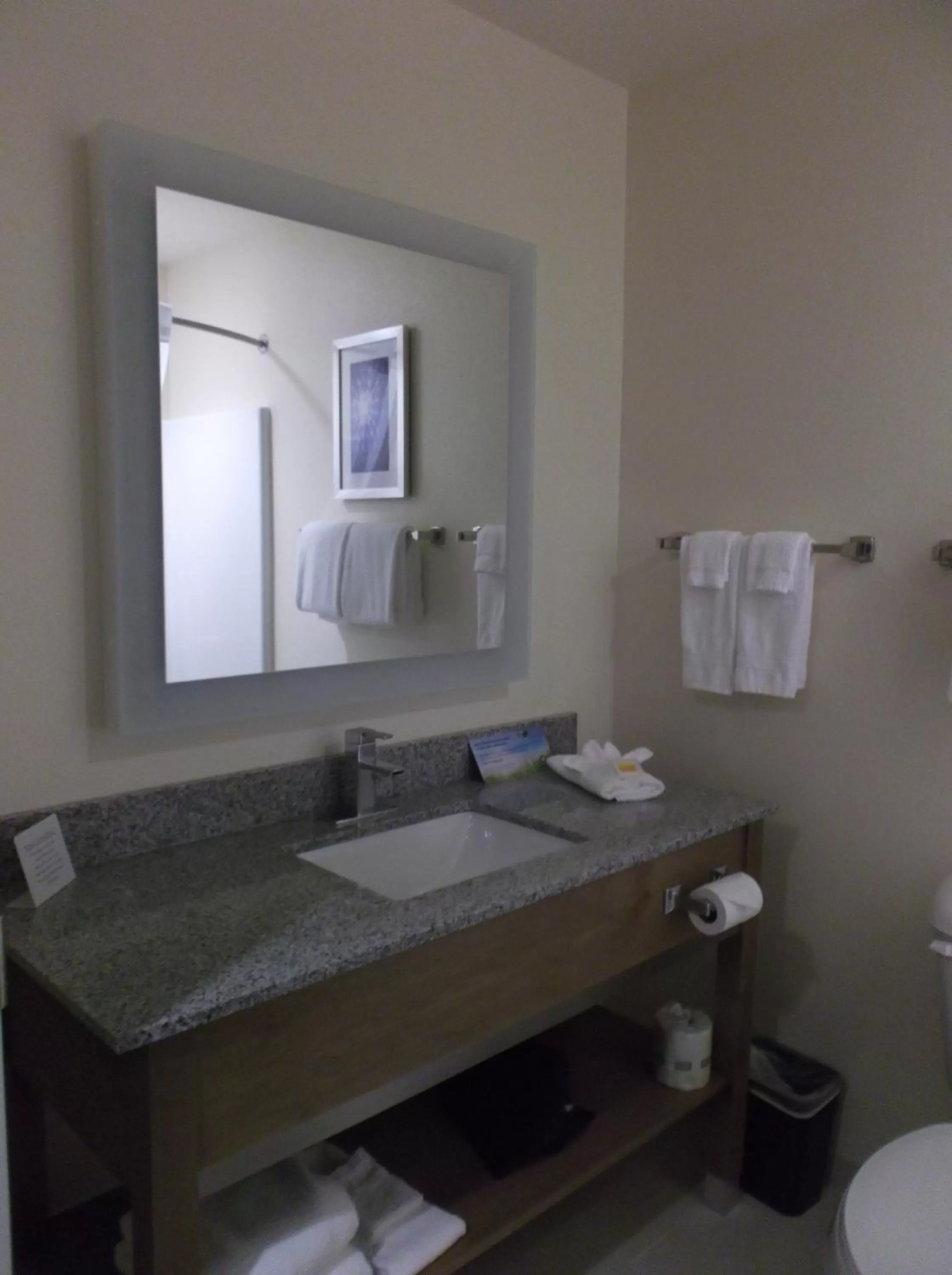 Days Inn & Suites by Wyndham Belmont