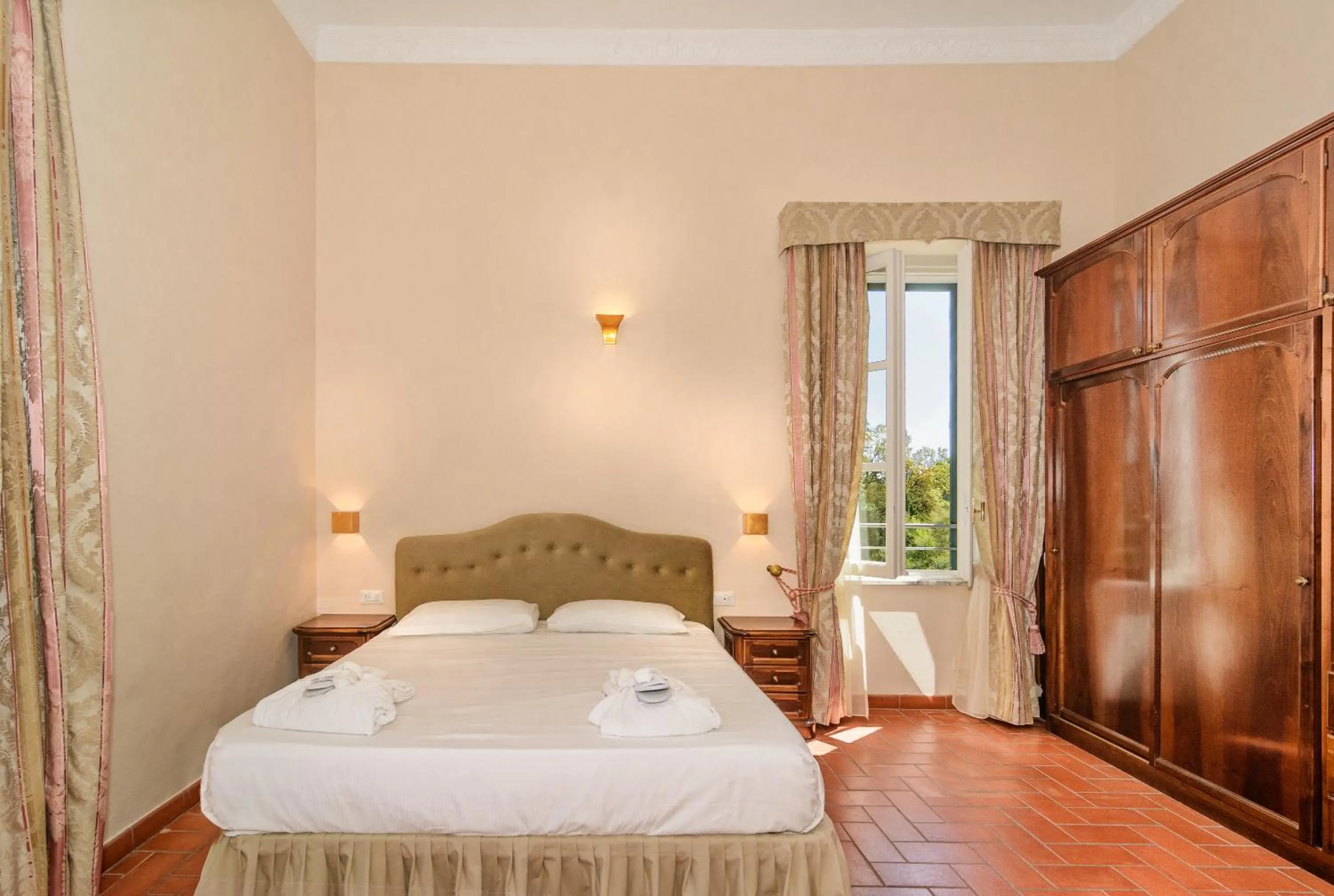 Bedroom, Bed in Hotel Villa San Michele