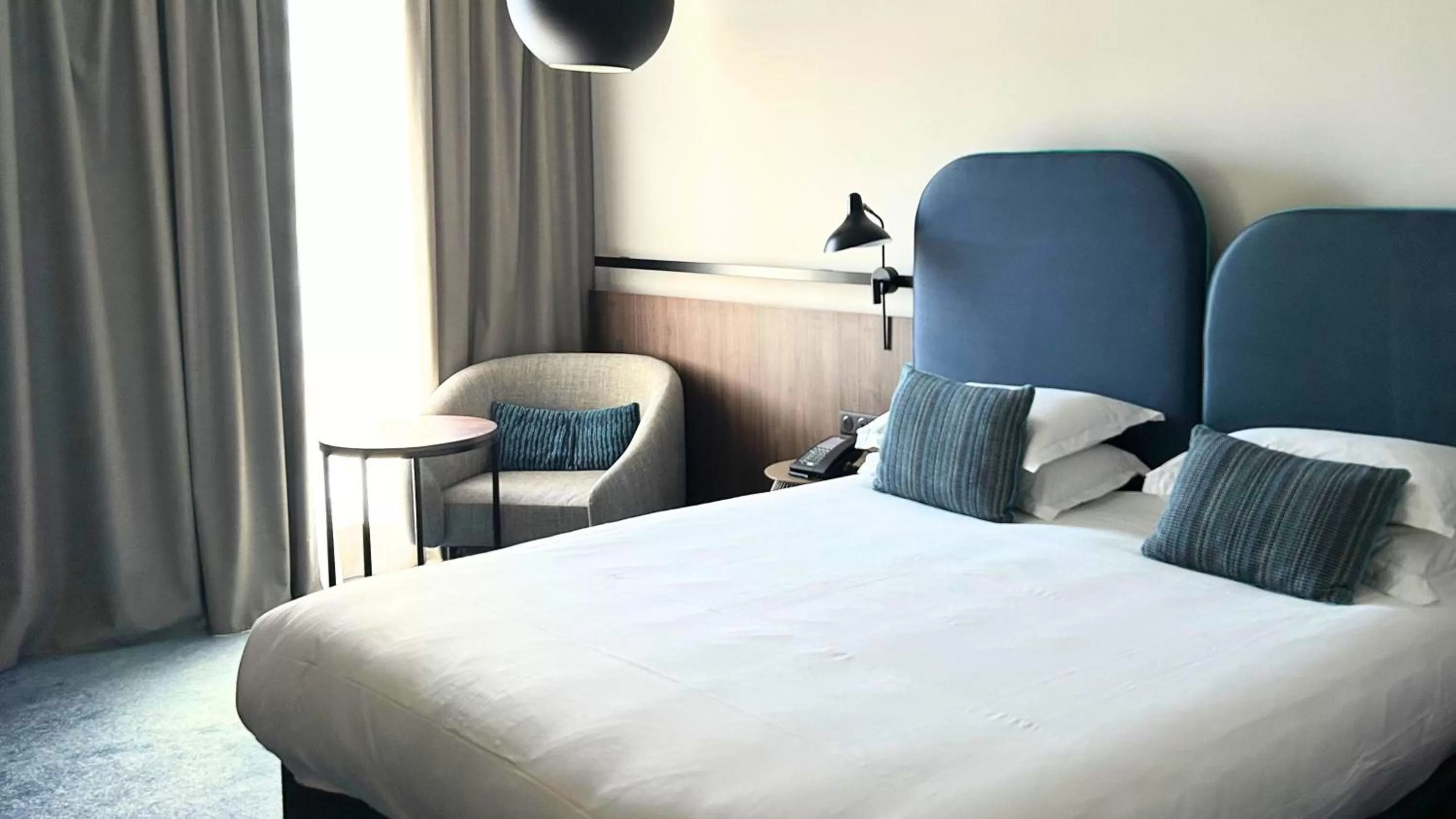 Photo of the whole room, Bed in Crowne Plaza - Nice - Grand Arenas by IHG