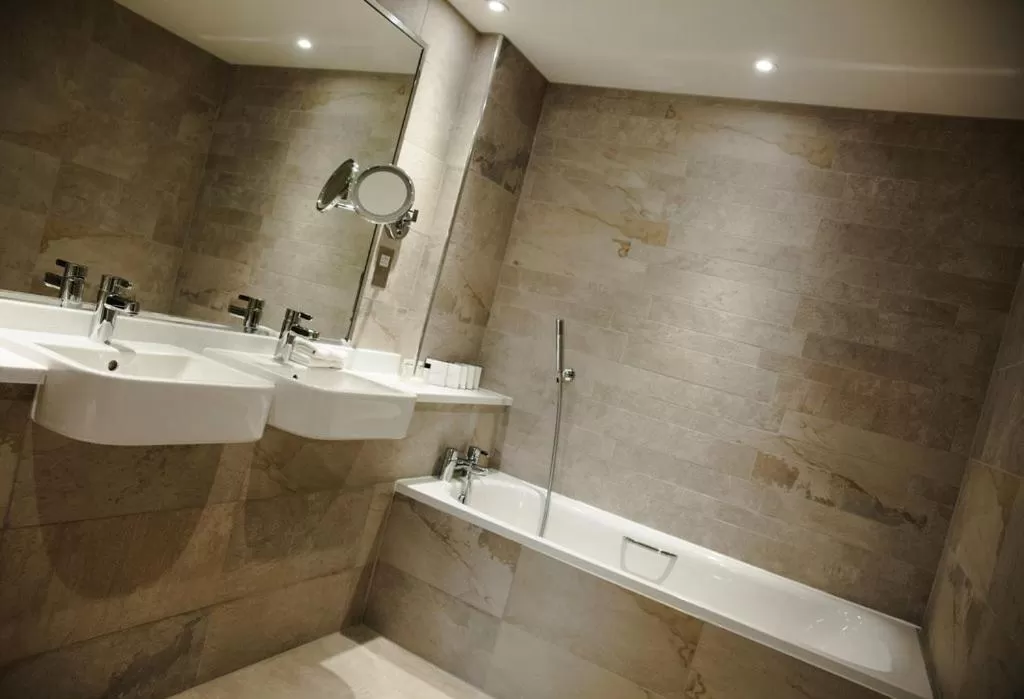 Restaurant/places to eat in Trout Hotel