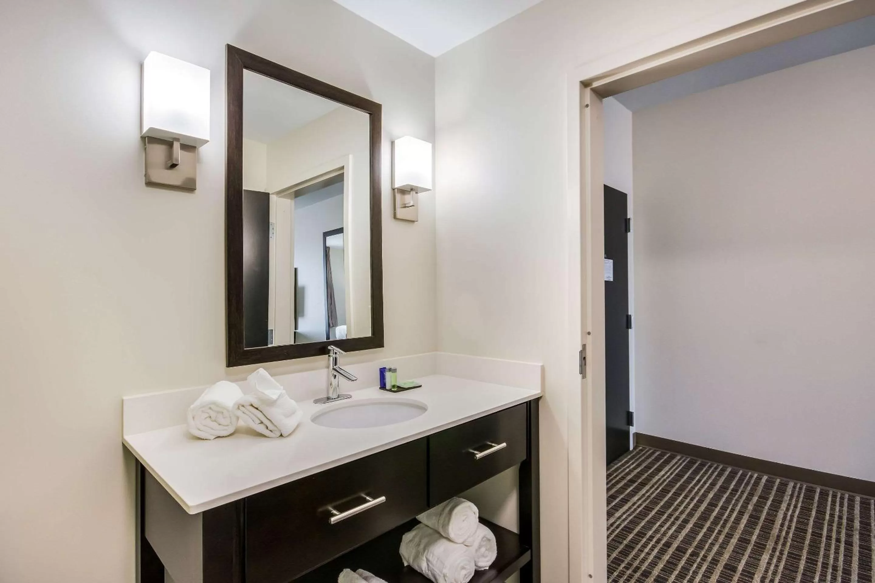 Bathroom in Sleep Inn & Suites Yukon Oklahoma City