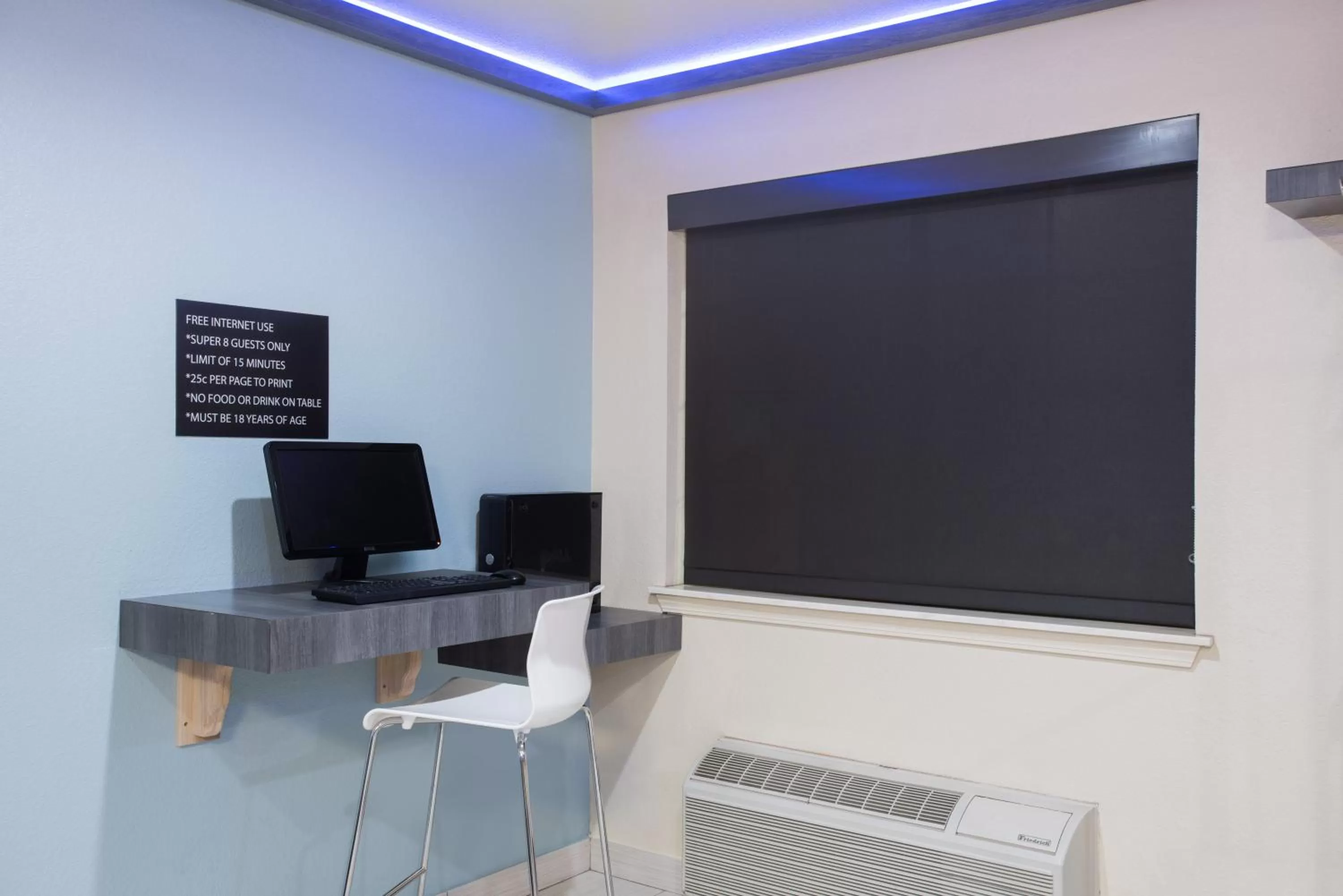 TV and multimedia in Super 8 by Wyndham Claremore OK