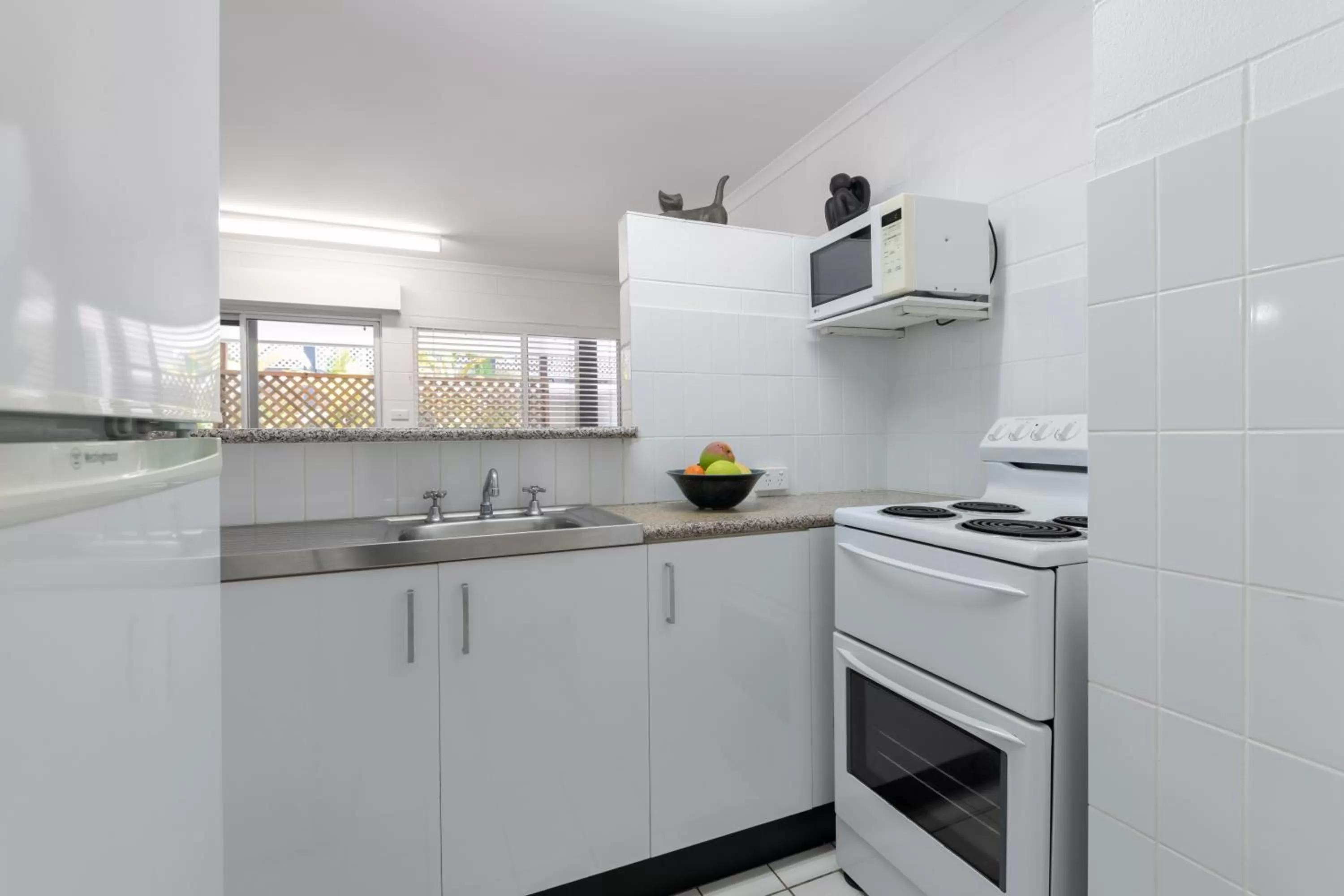 Kitchen or kitchenette in Lychee Tree Holiday Apartments