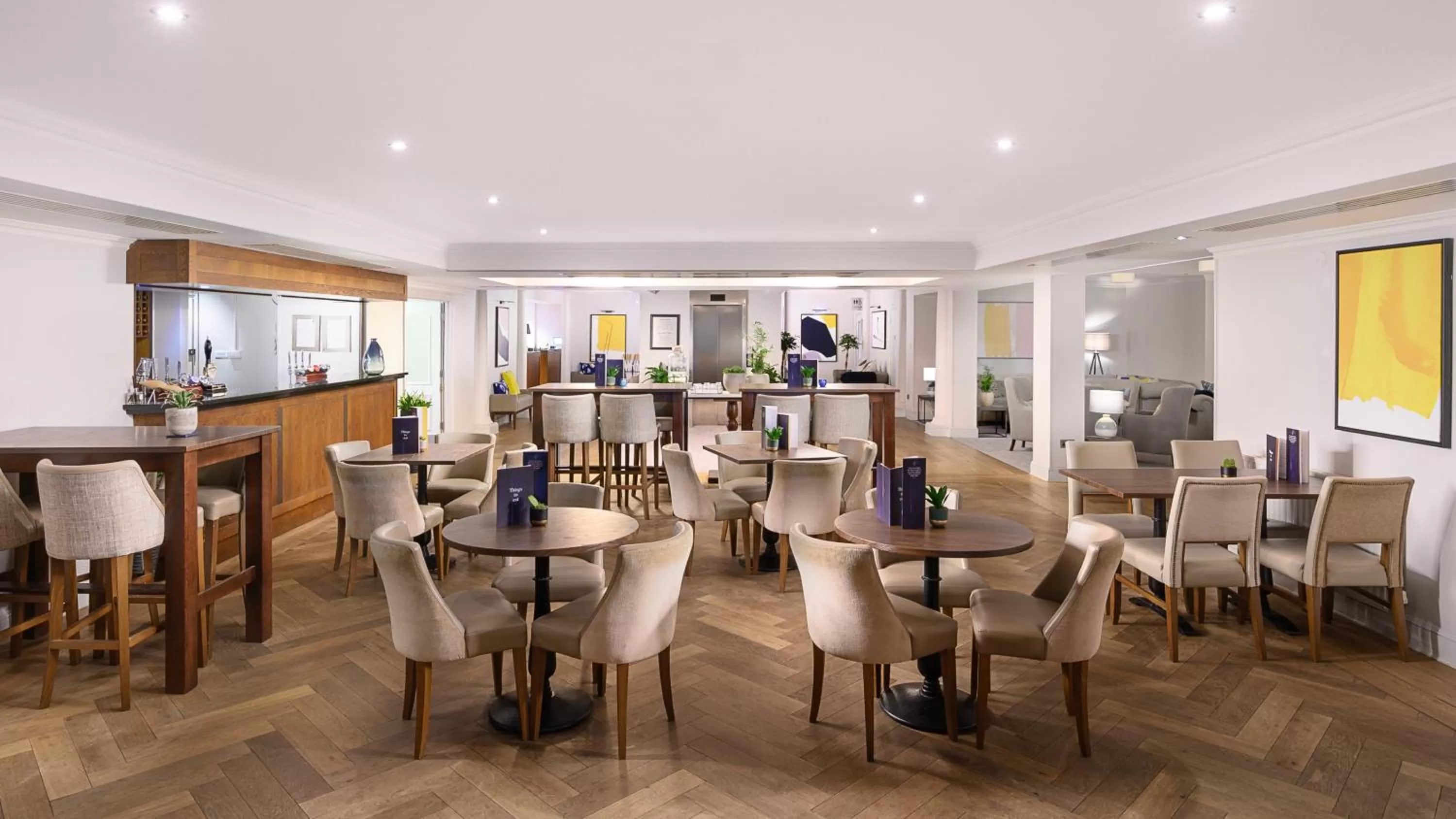 Lounge or bar in voco Oxford Spires by IHG