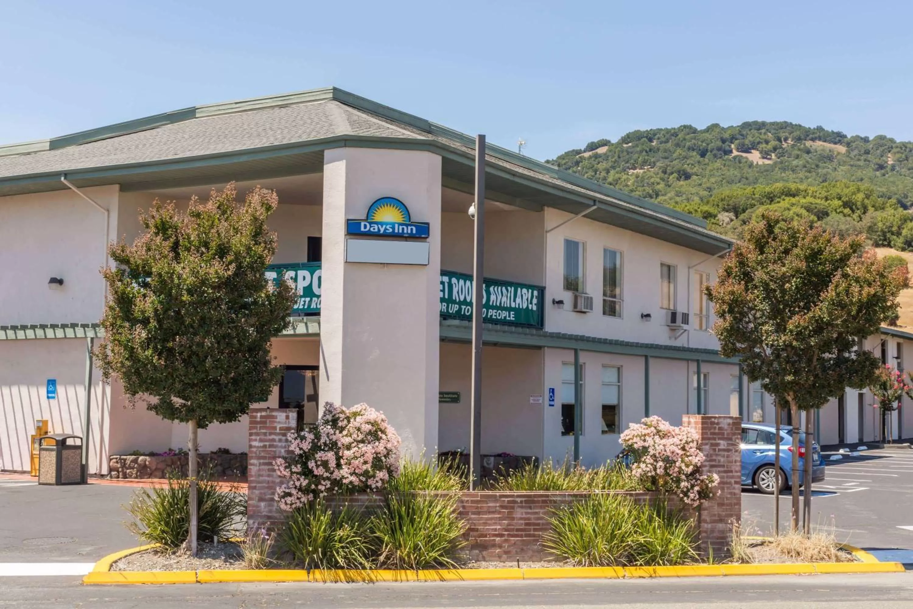 Property building in Days Inn by Wyndham Novato/San Francisco