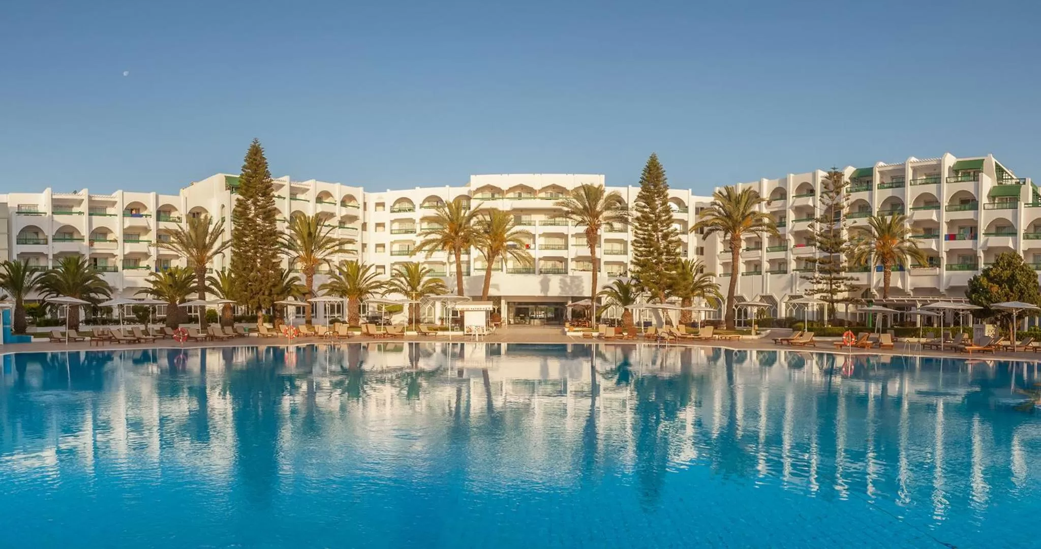 Property building in El Mouradi Palace- Couple et Famille uniquement