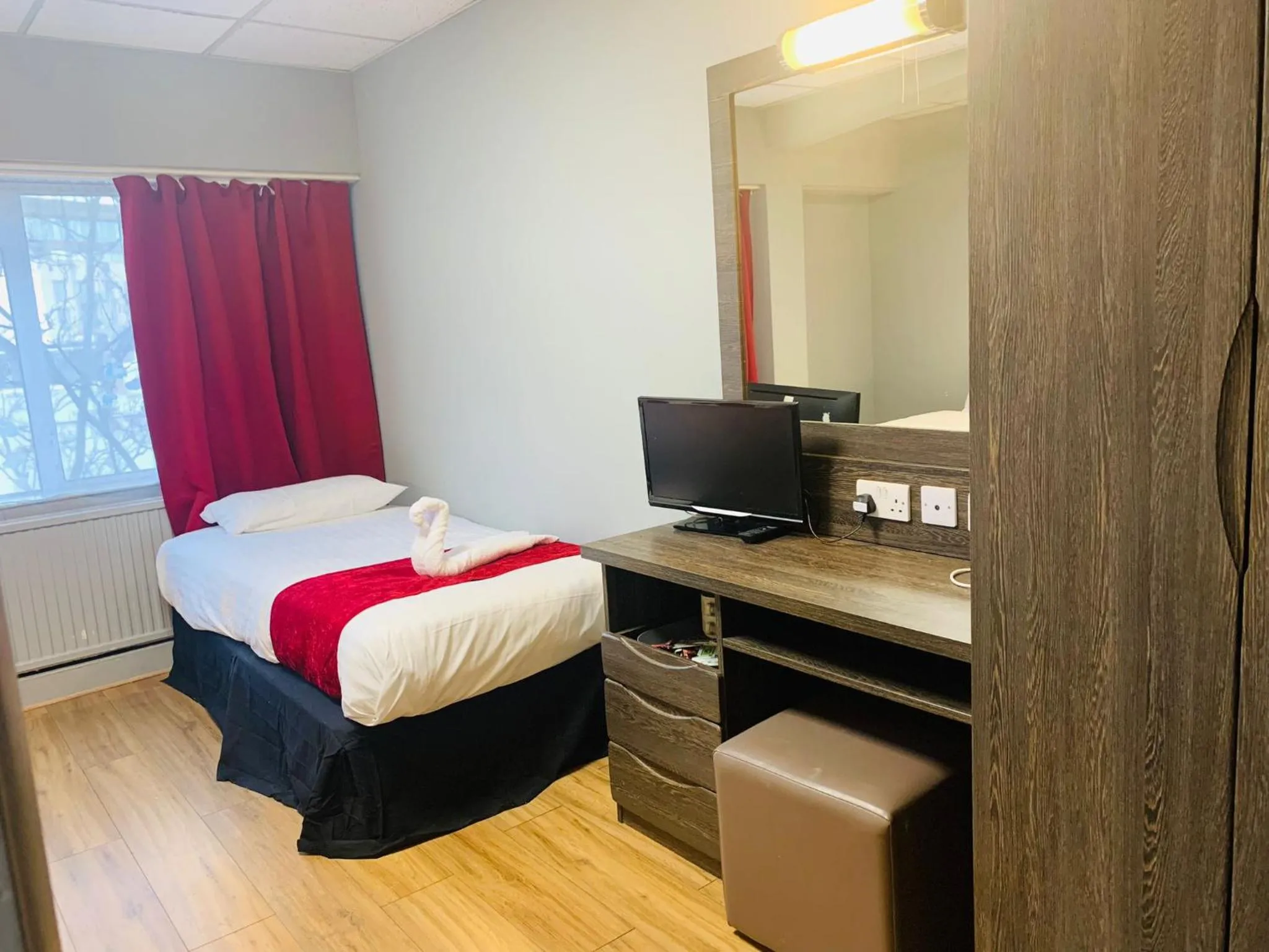 Bedroom, Bed in Hotel Lily