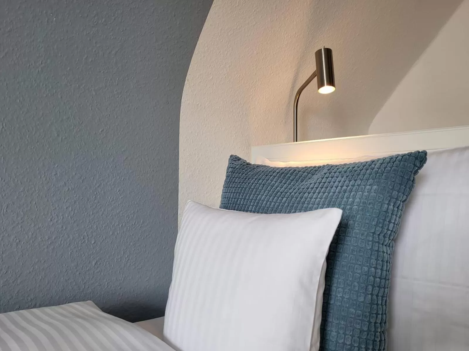 Photo of the whole room, Bed in Parkhotel Am Schwanenteich