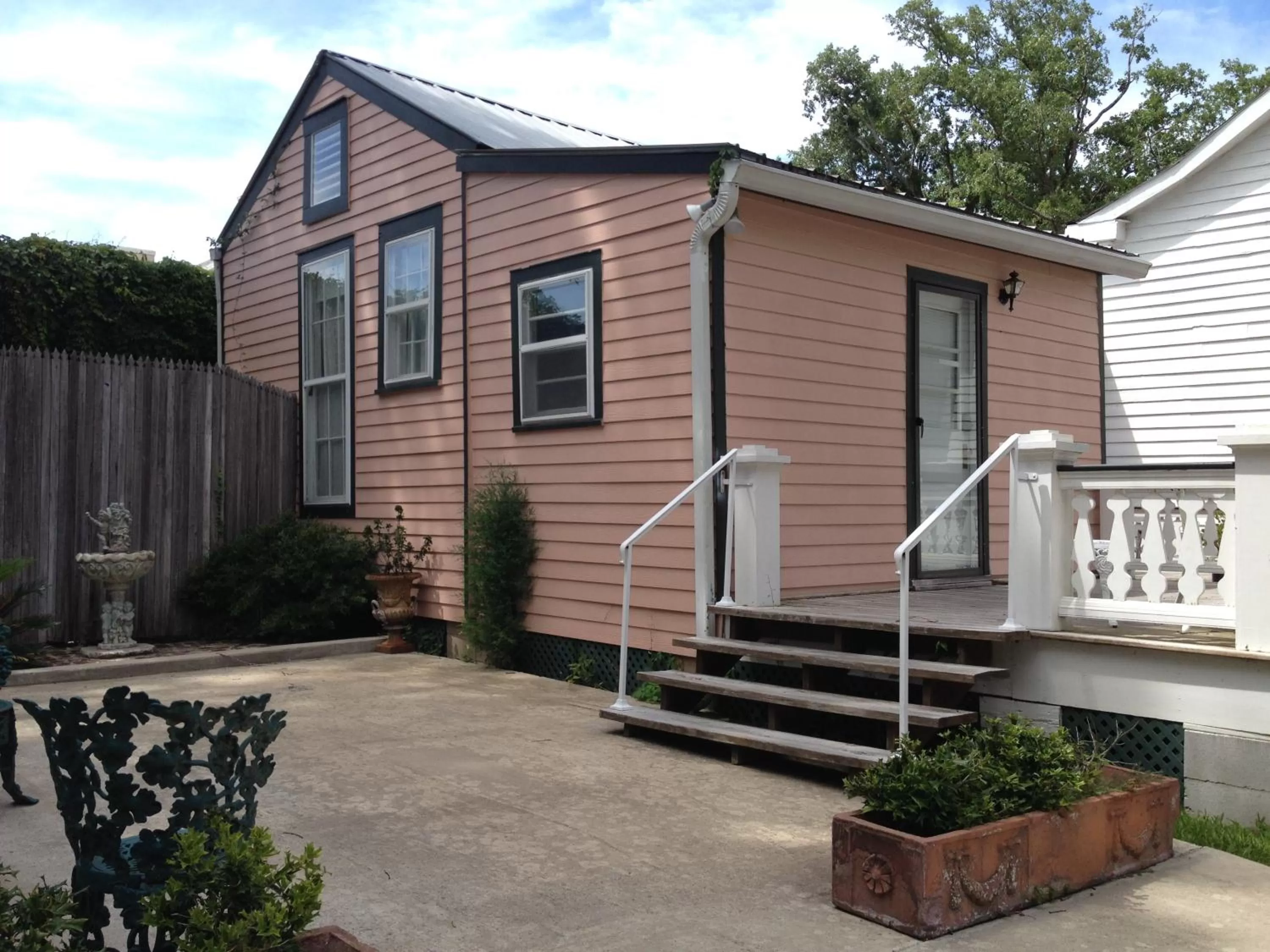 Facade/entrance in Stone House Musical B&B