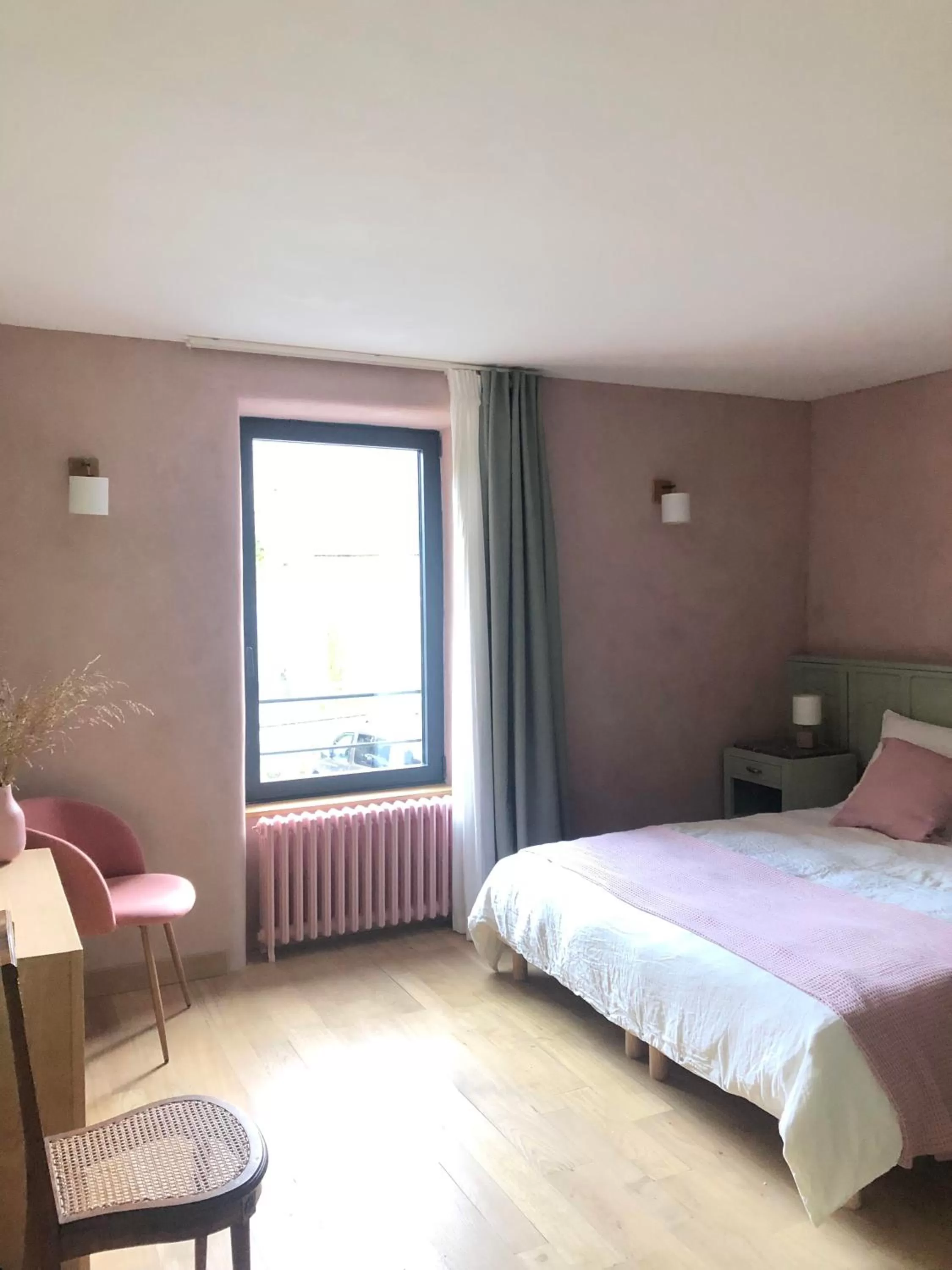 Bed in Fleurs de lin