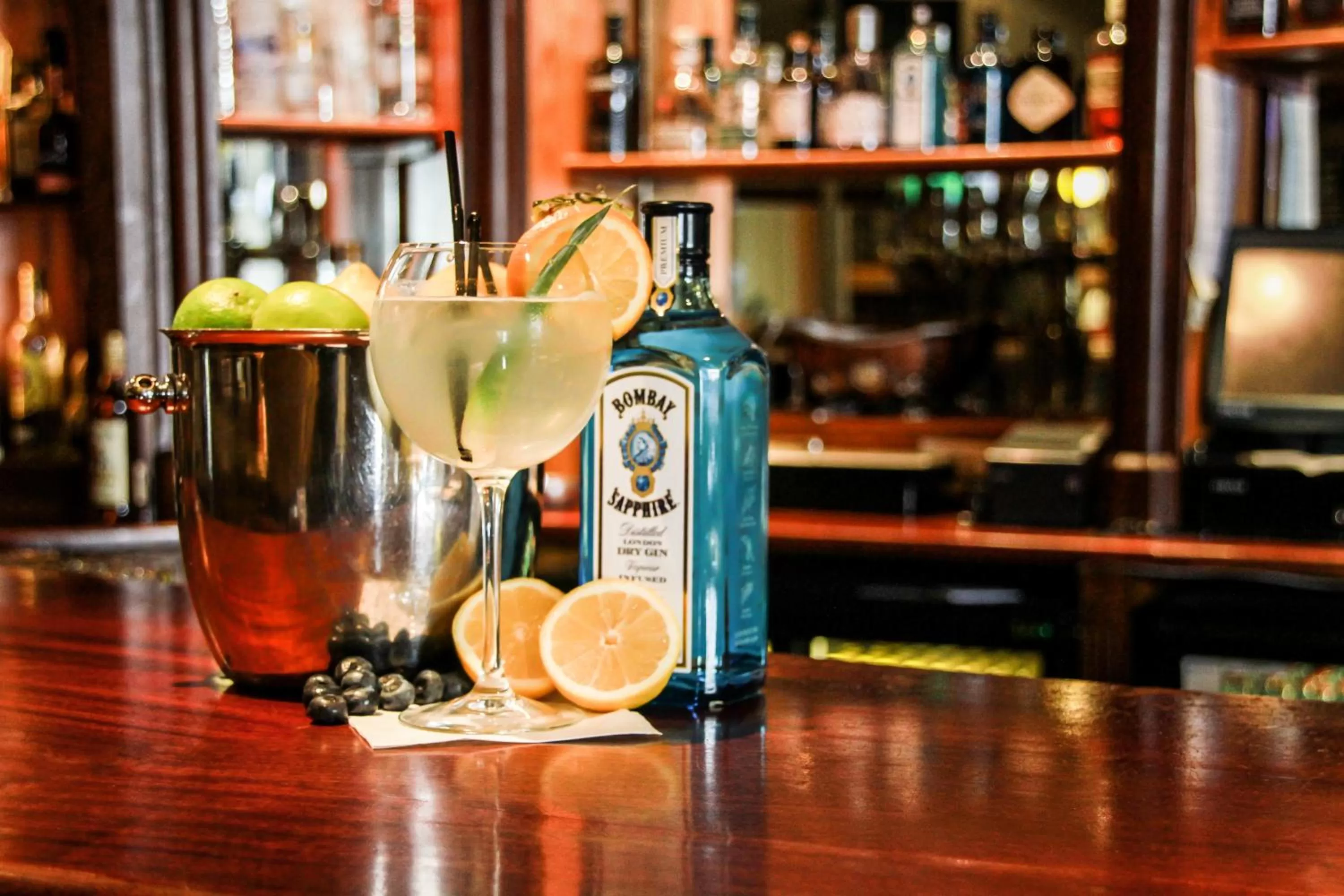 Lounge or bar in Radisson BLU Hotel and Spa, Limerick