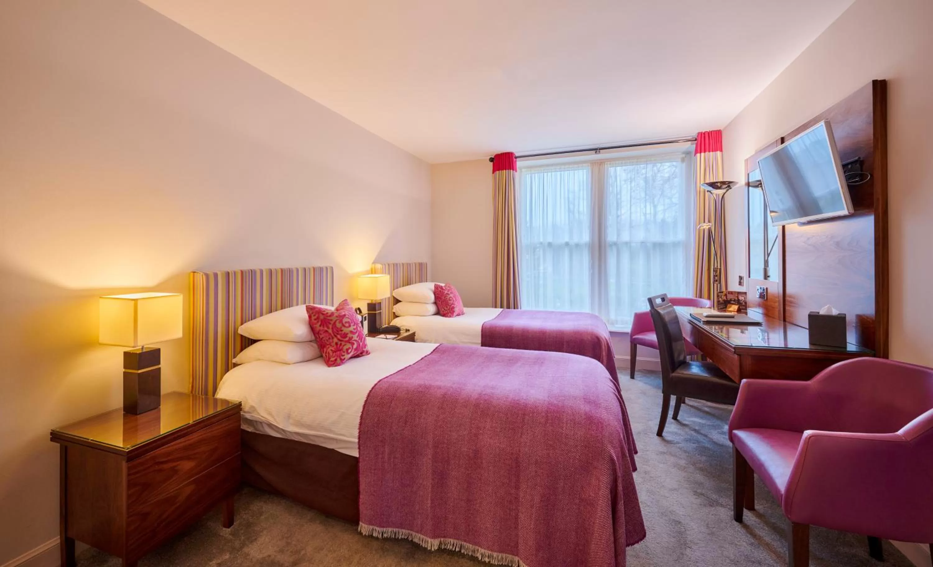 Bedroom, Bed in The Parklands Hotel