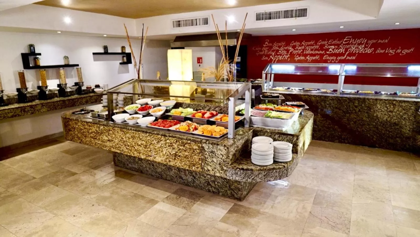 Food and drinks in Flamingo Cancun All Inclusive