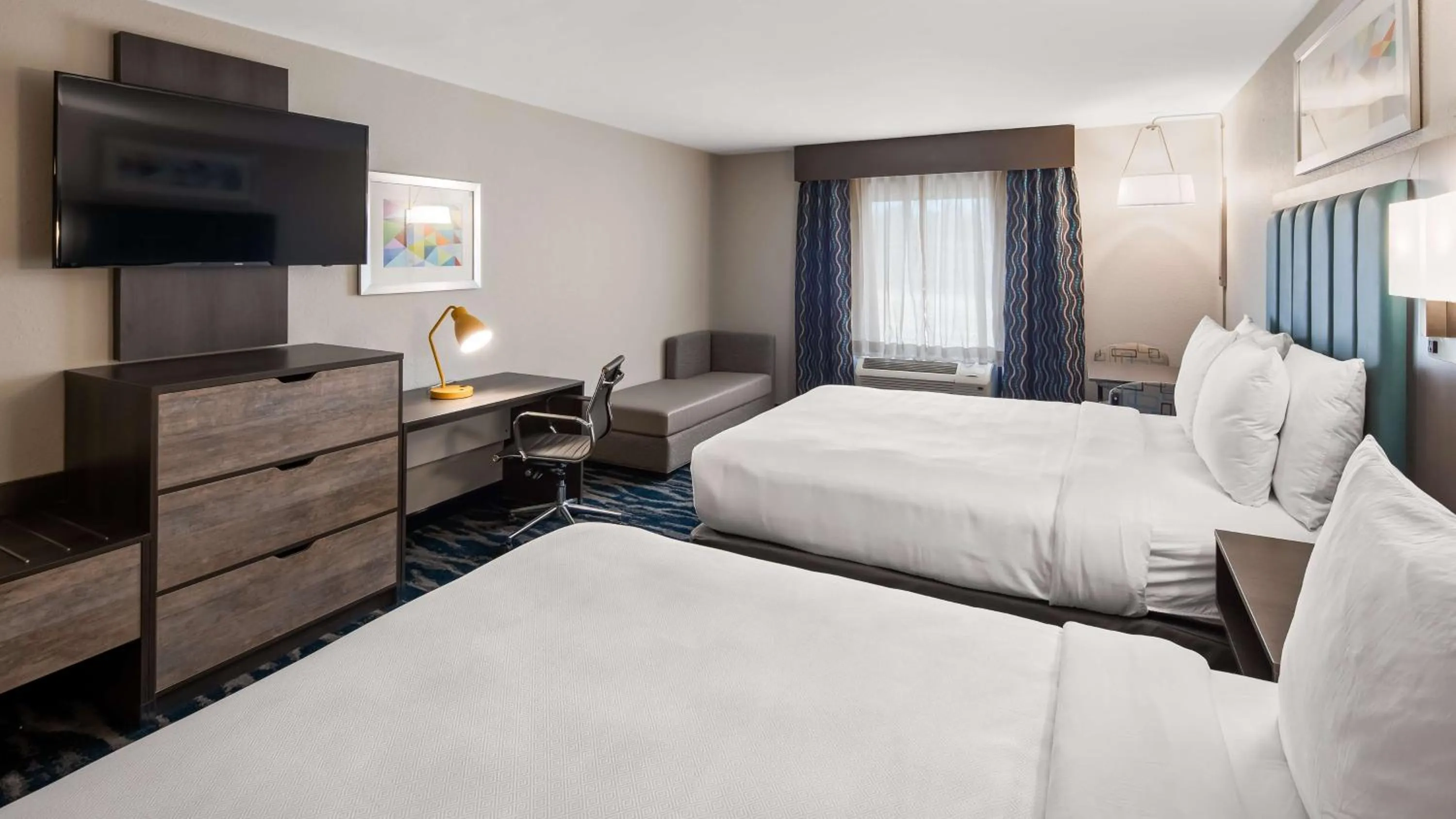 Photo of the whole room, Bed in Best Western Plus Executive Residency Nashville