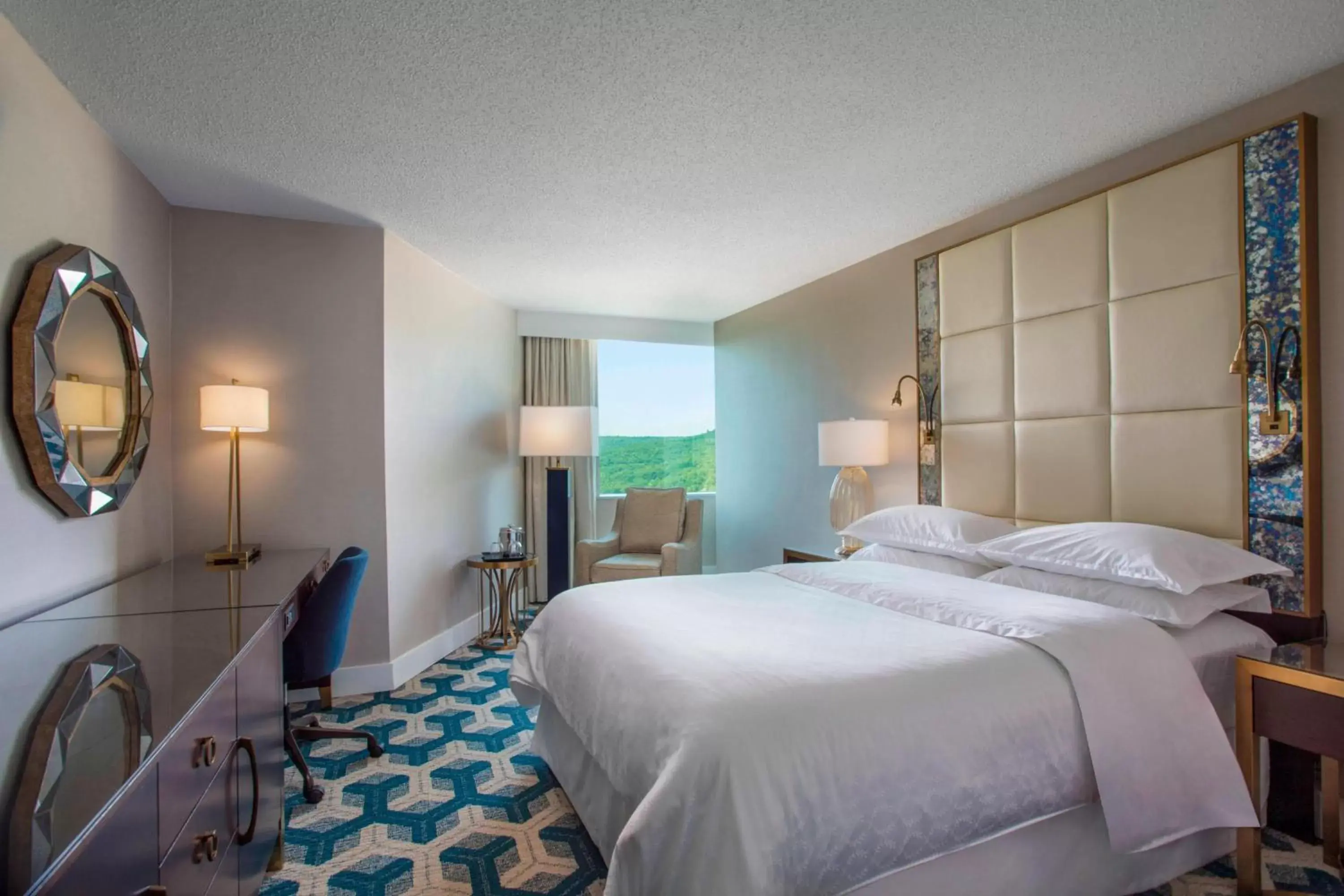 Club Level Queen Room in Sheraton Mahwah Club Level Queen Room in Sheraton Mahwah